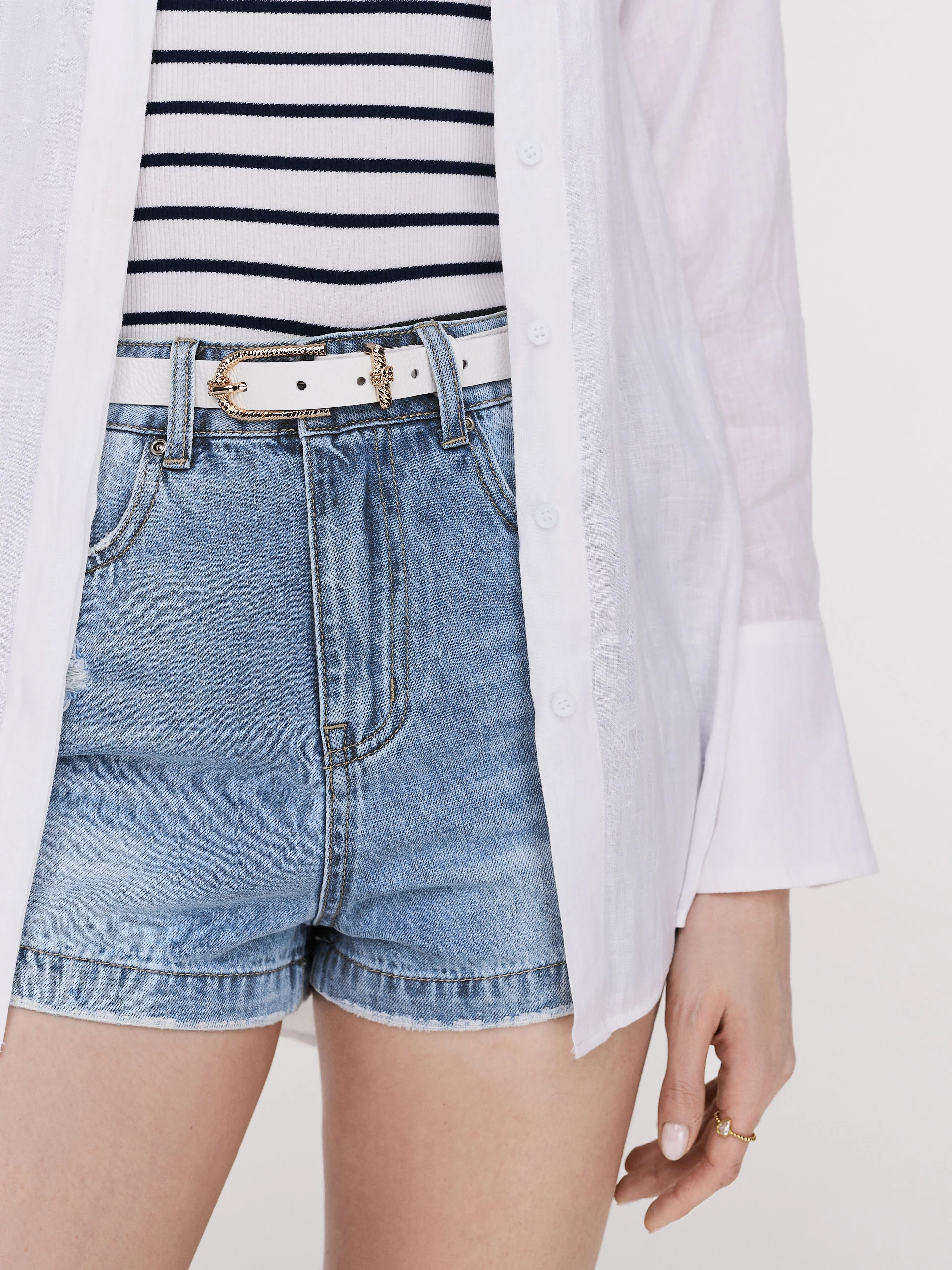 Short high-waisted denim shorts