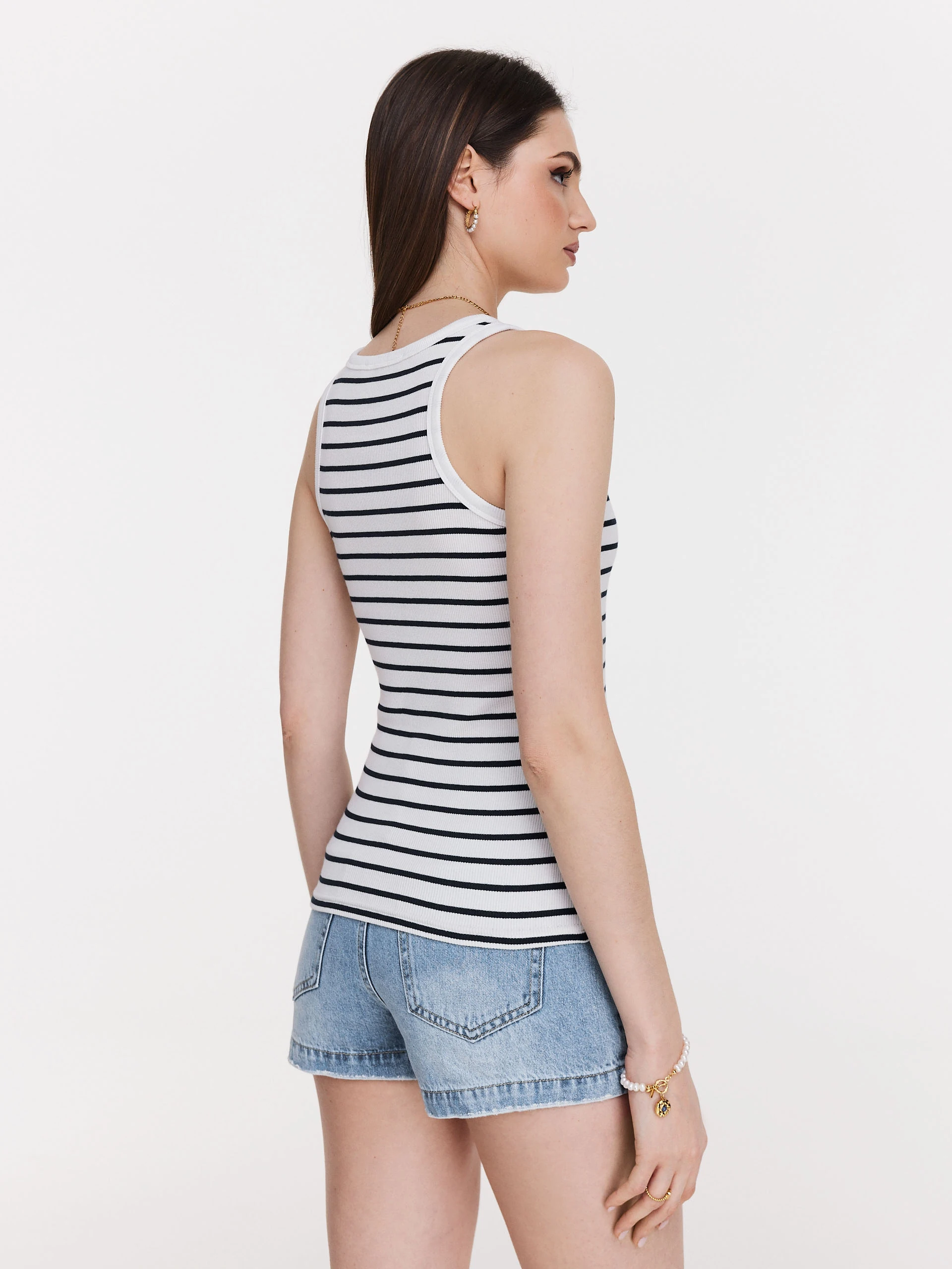 Short high-waisted denim shorts
