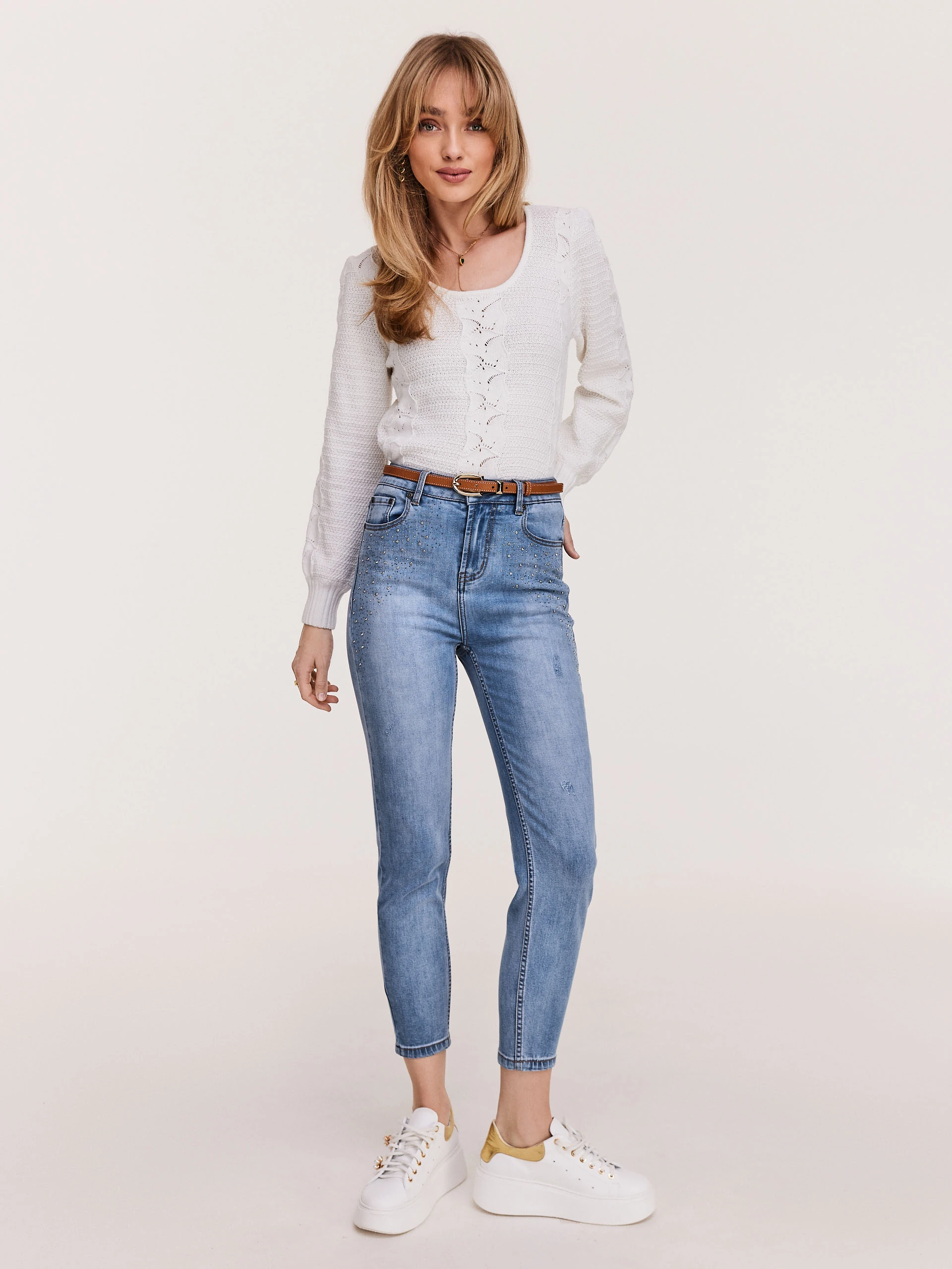 Thin bright denim pants decorated with rhinestones