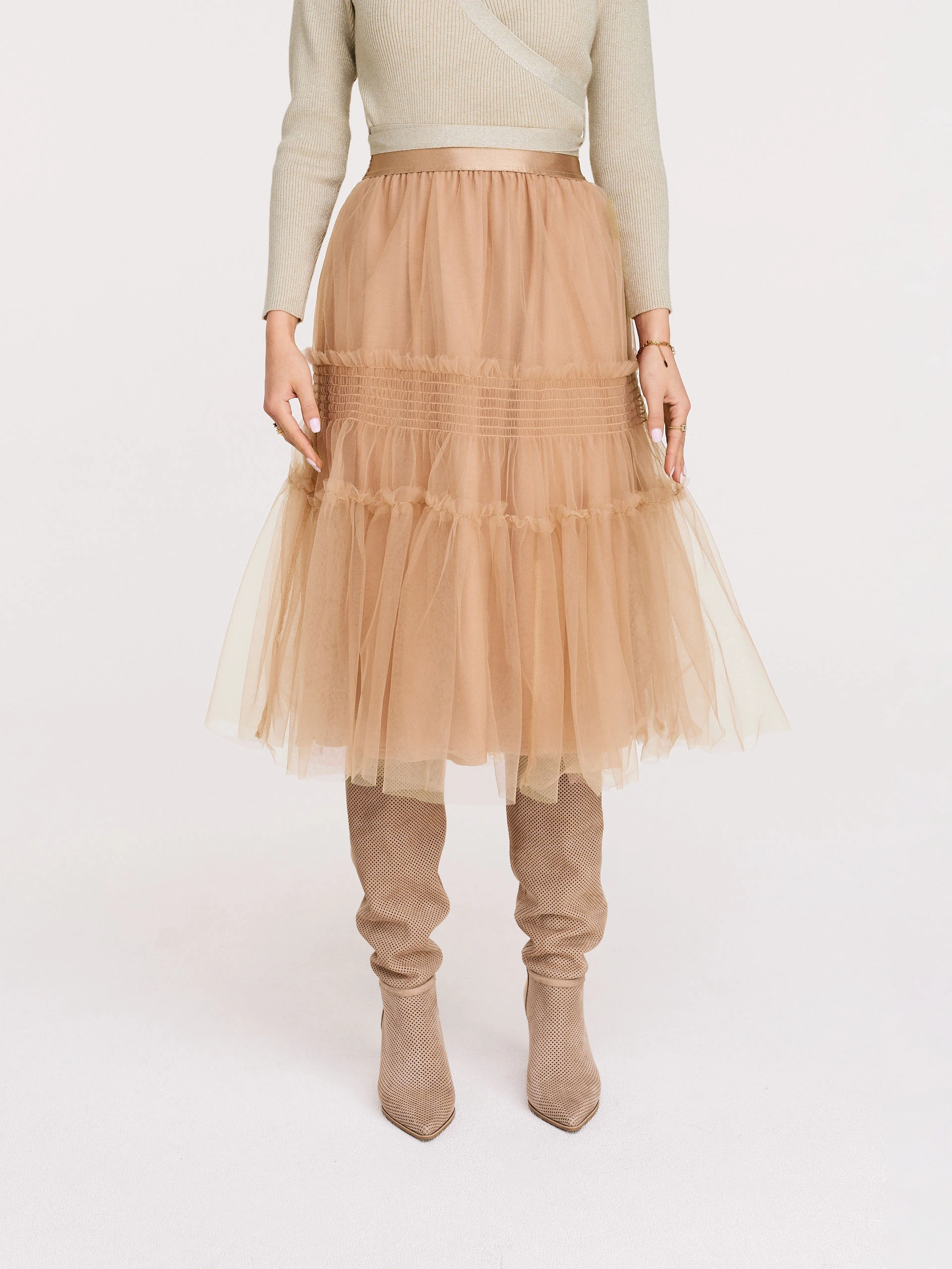 Knee-length tulle skirt with ruffles