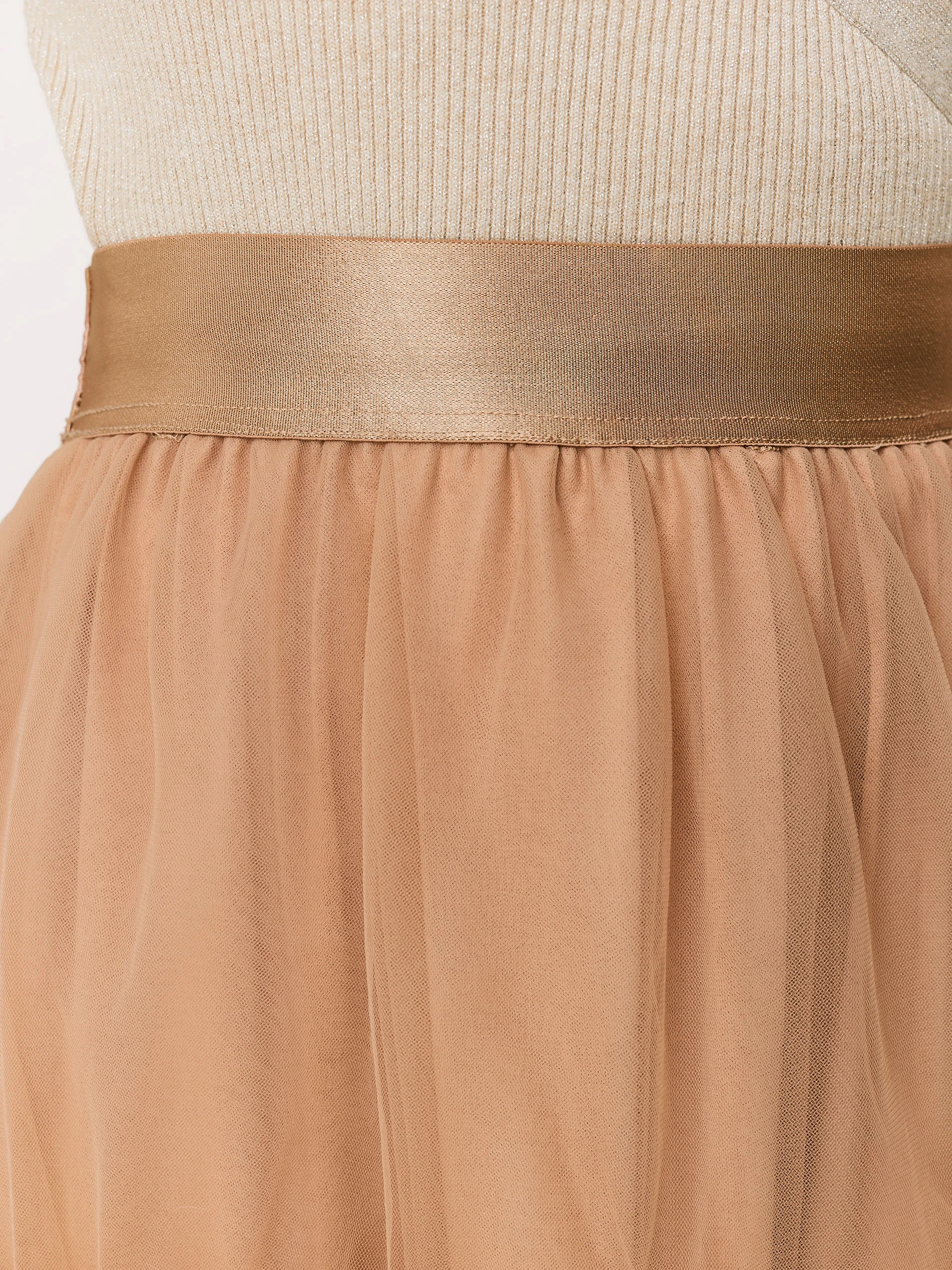 Knee-length tulle skirt with ruffles
