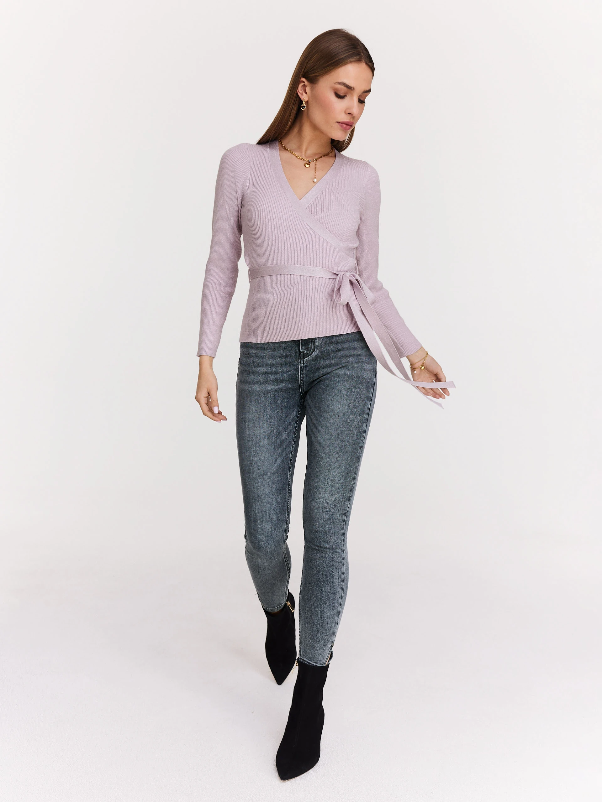 Light pink sweater with shimmering threads