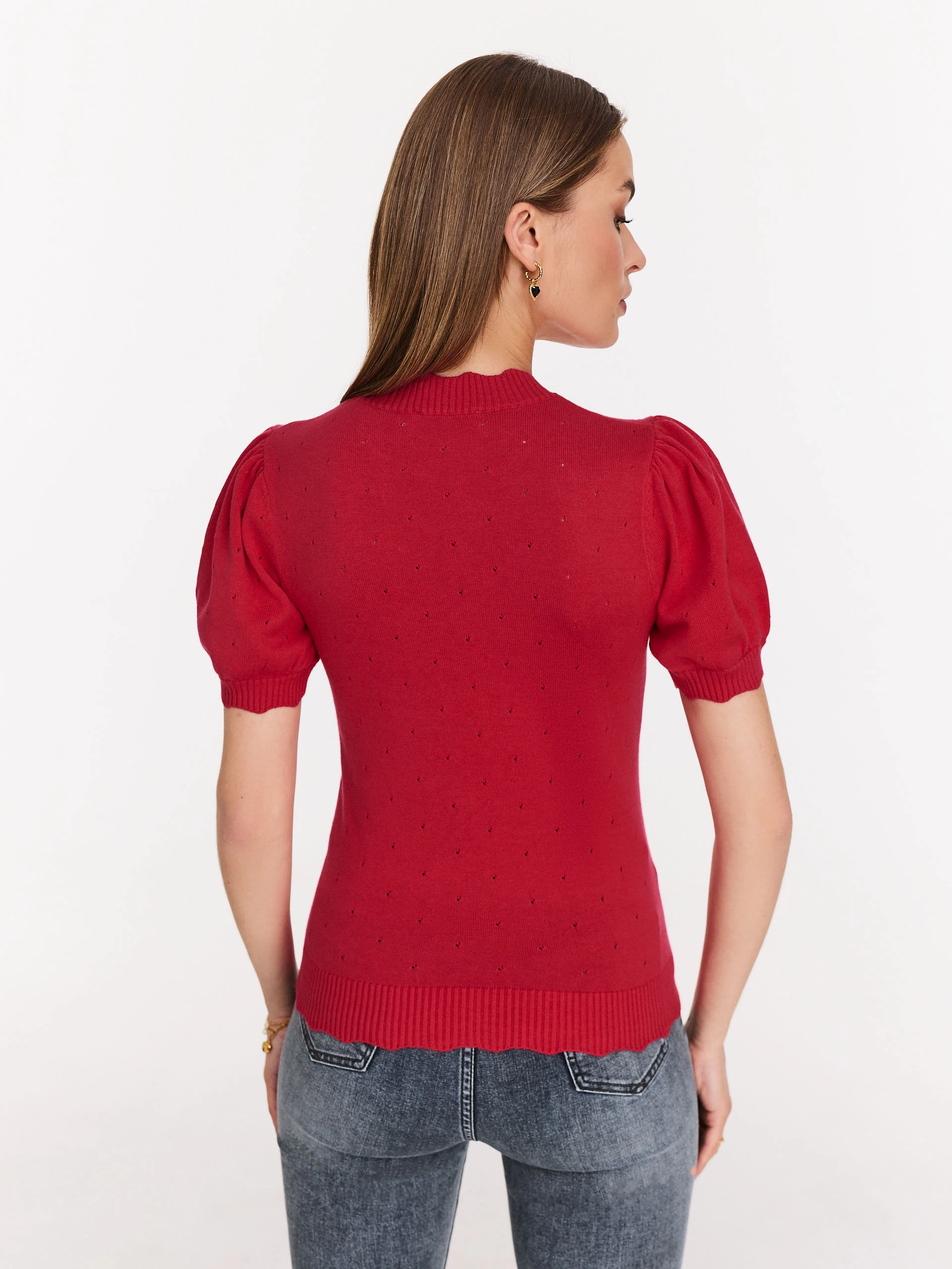 Short-sleeved sweater in a shade of fuchsia