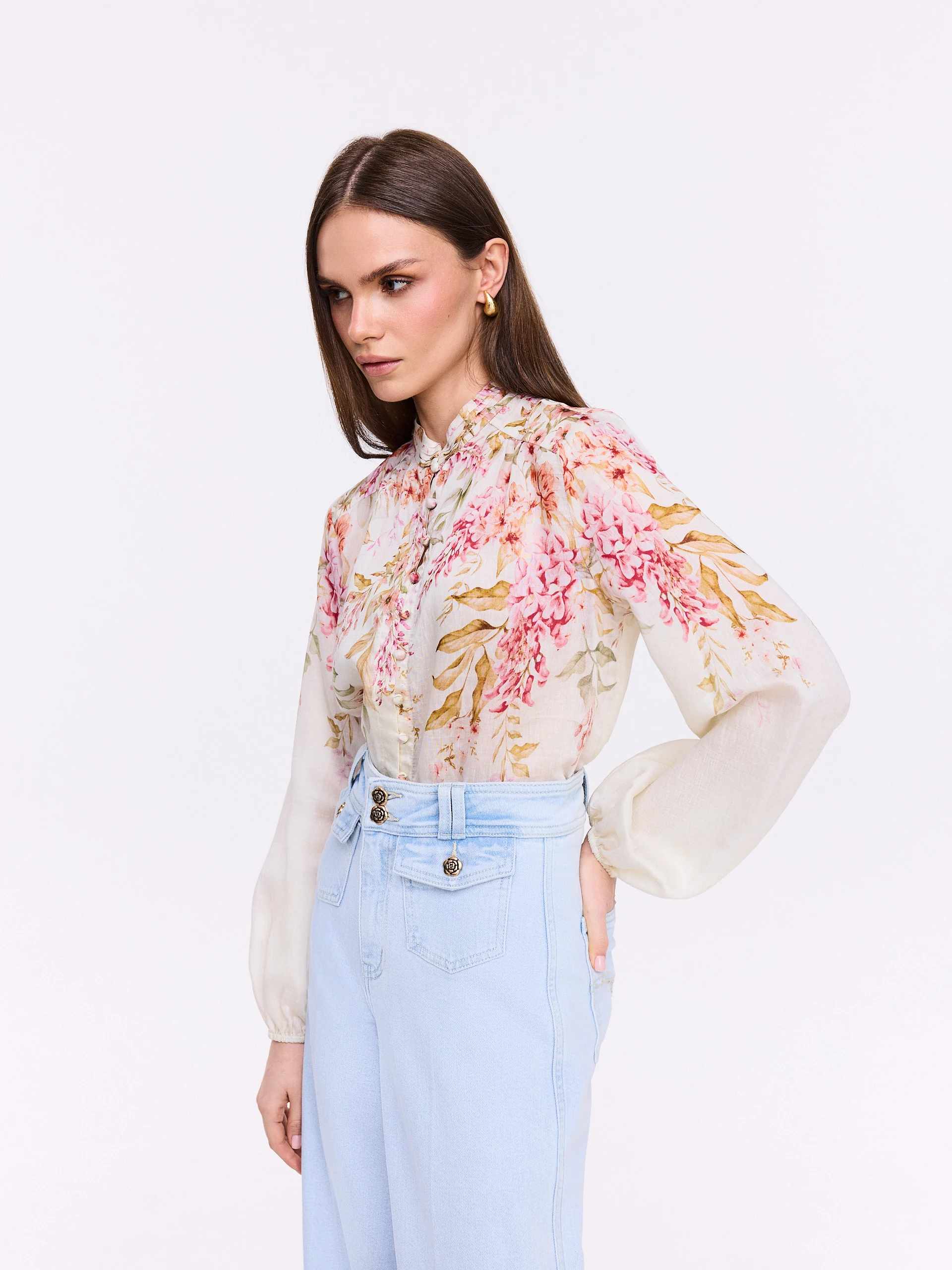 Creamy shirt with a stand-up collar and floral patterns