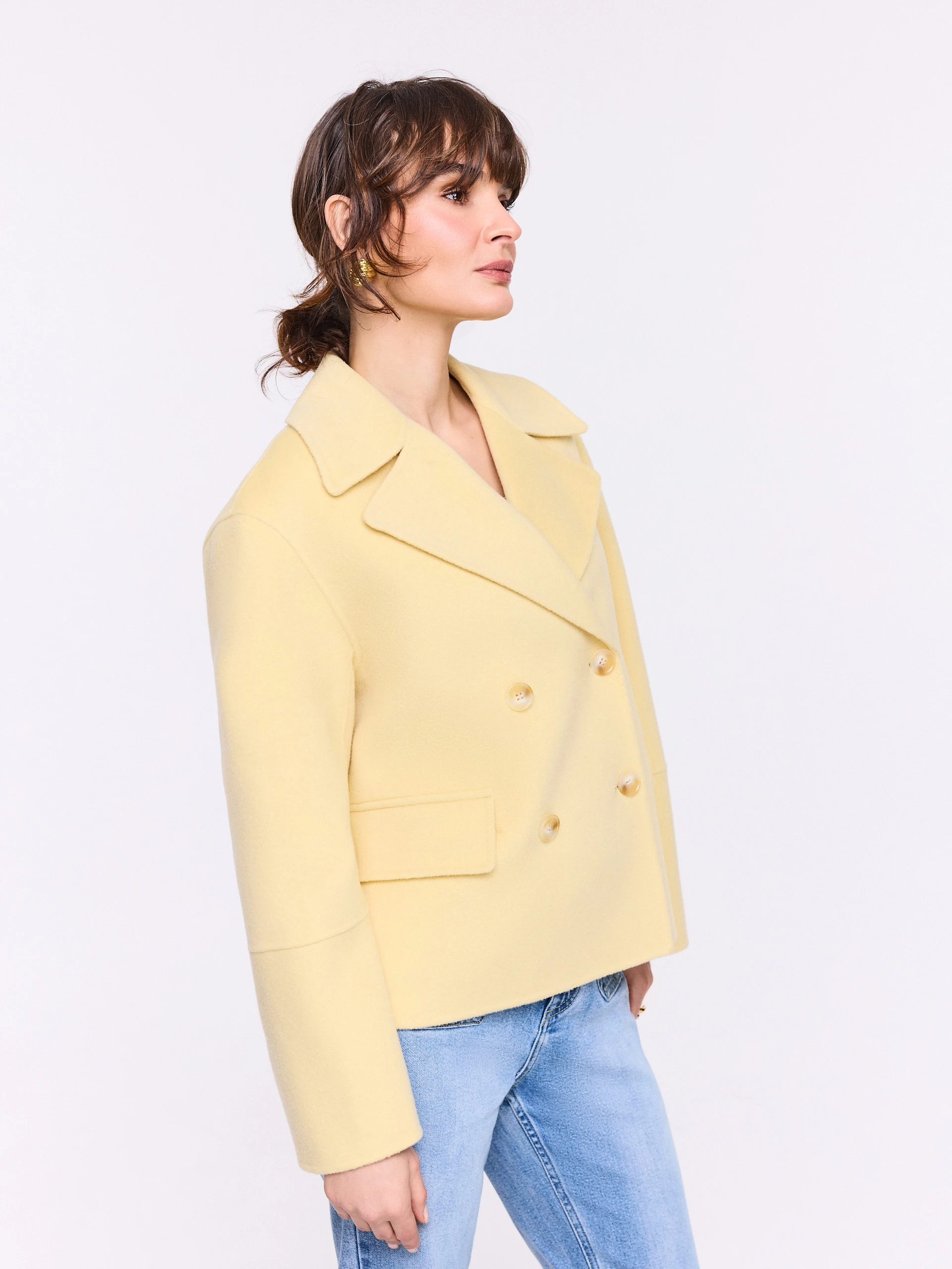 Wełniana dwurzędowa kurtka w kolorze butter yellow