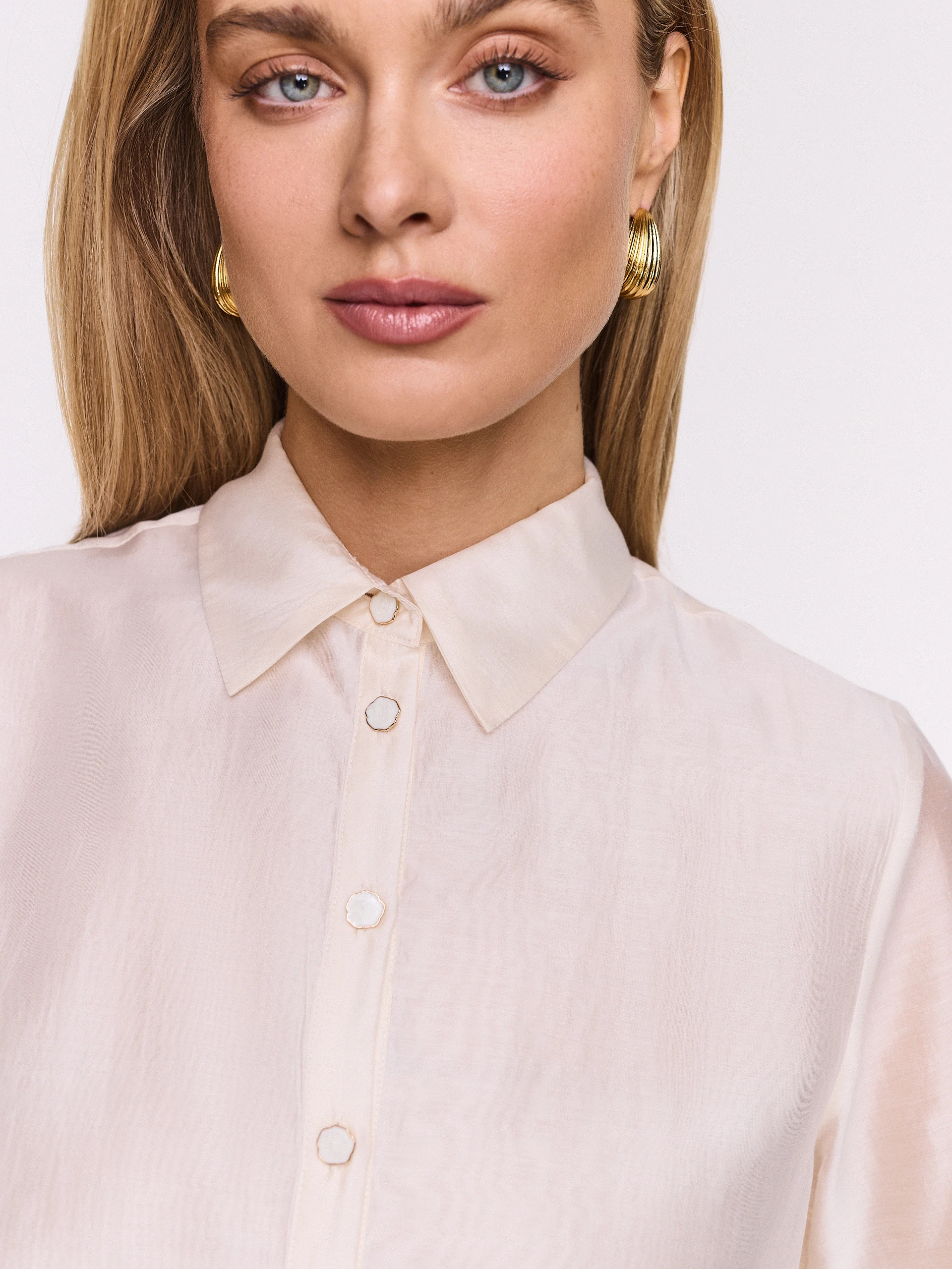 Cream short-sleeved shirt
