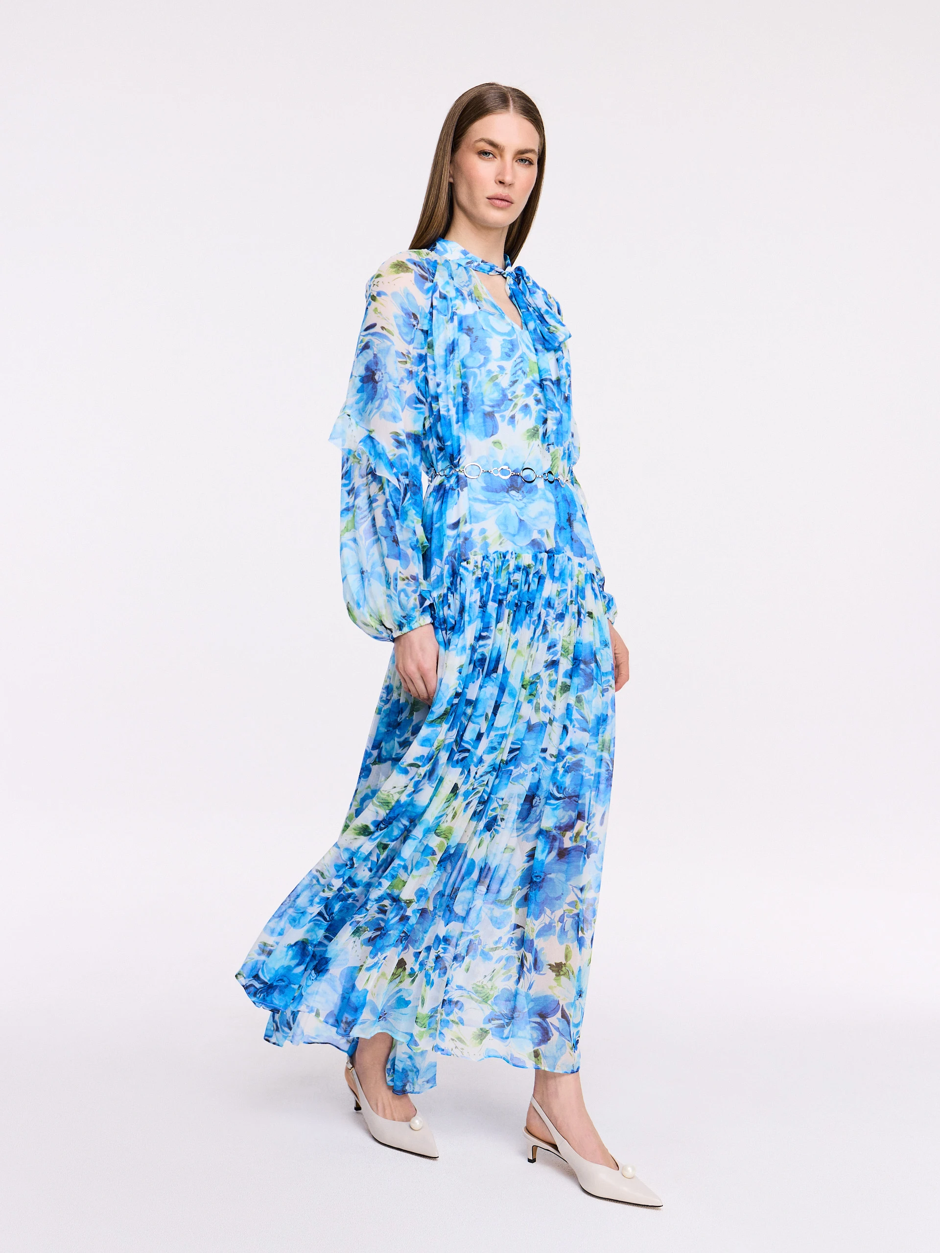 Airy maxi dress with floral pattern