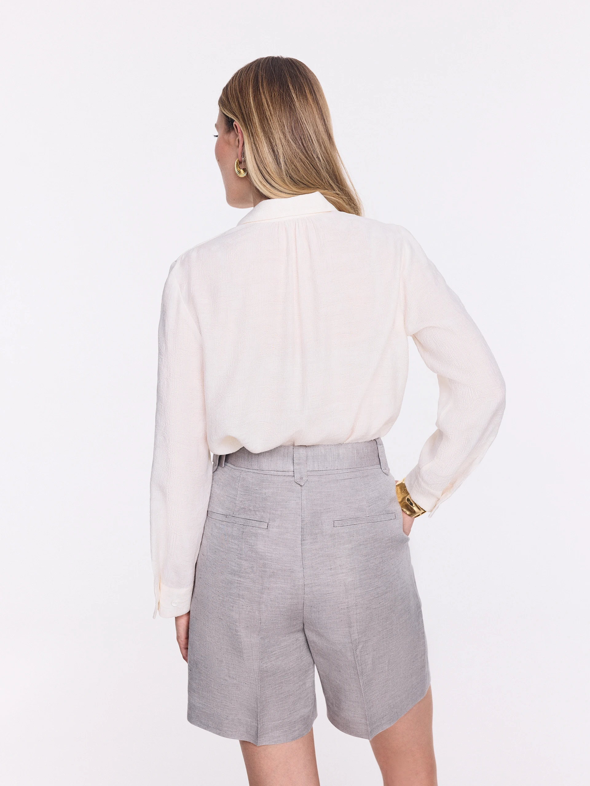 Elegant gray Bermuda shorts