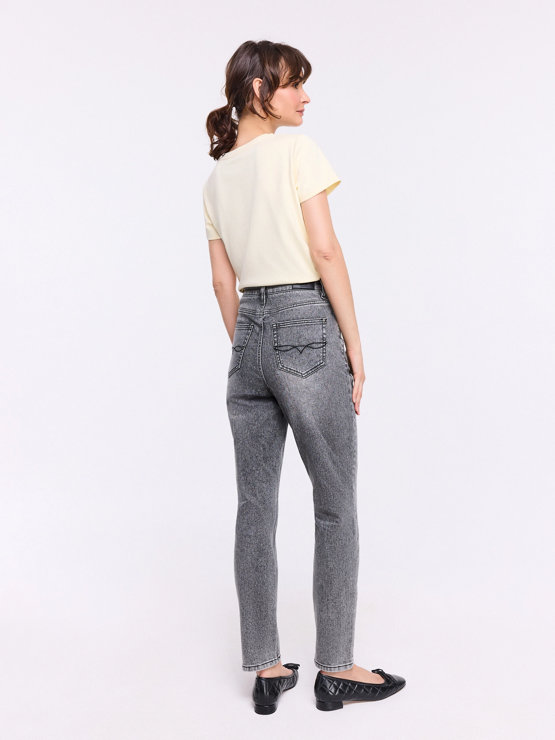 Szare spodnie mom jeans z wysokim stanem
