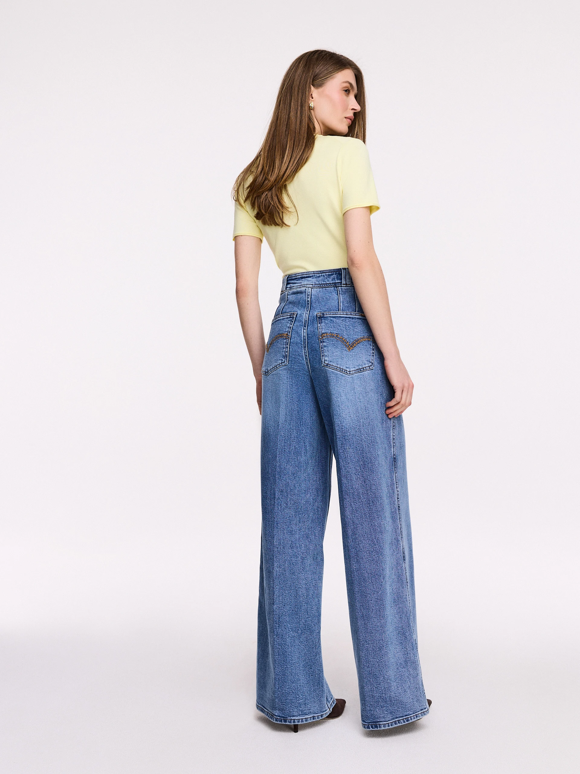 Jeansowe spodnie z wysokim stanem w stylu vintage