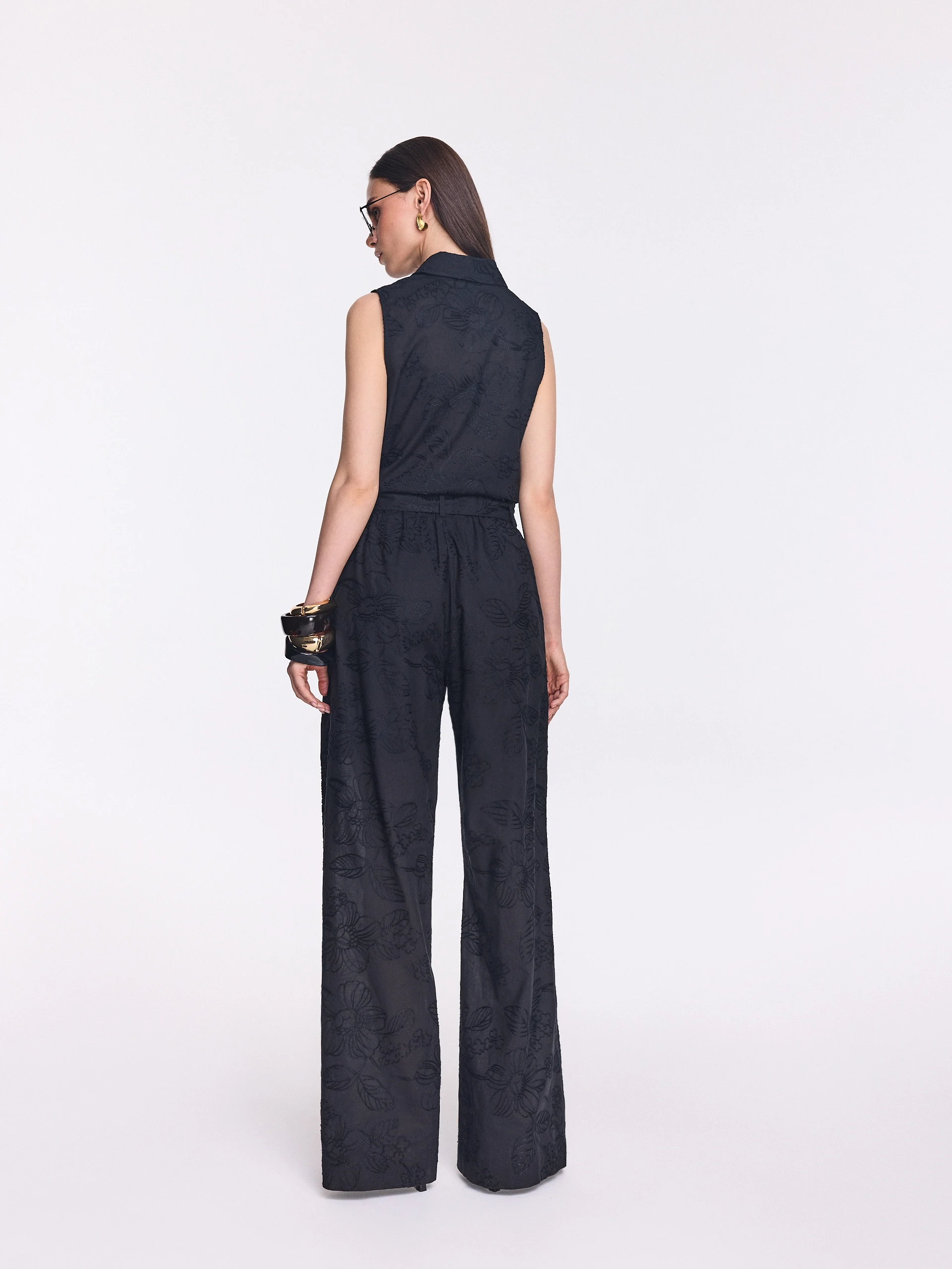 Czarne spodnie wide leg z haftem w kwiaty