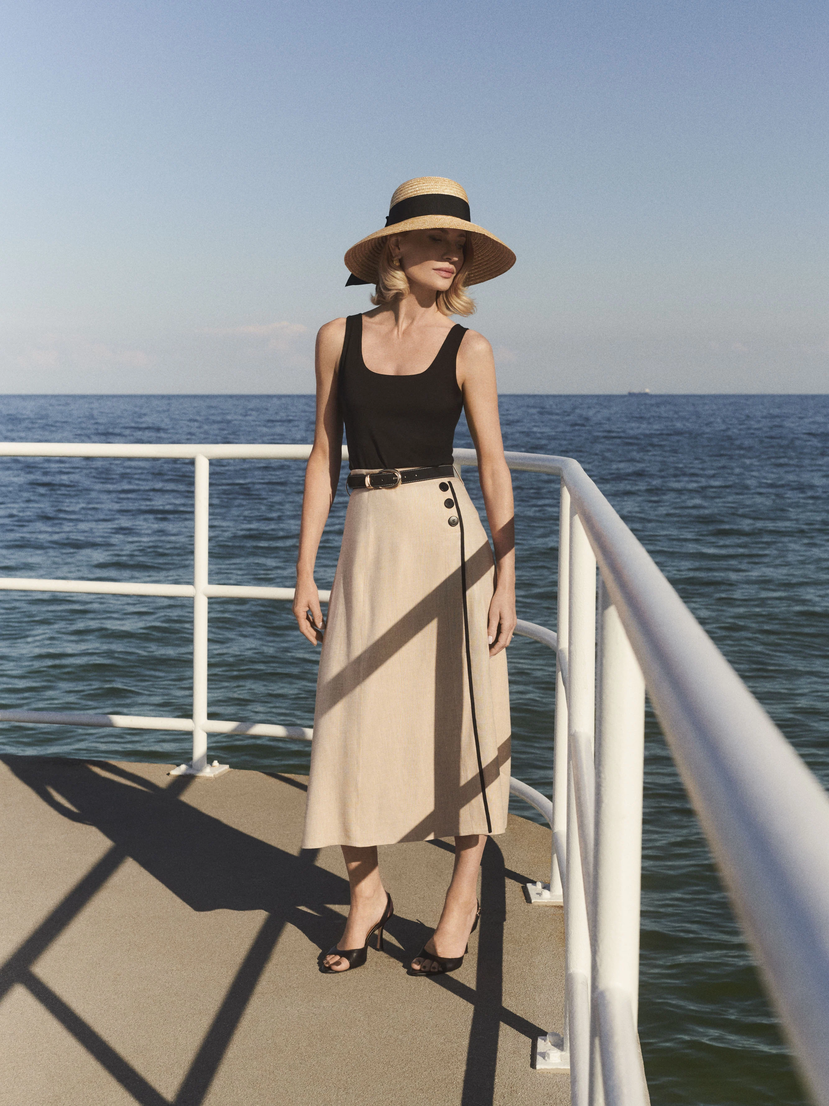 Beige midi skirt with piping and belt