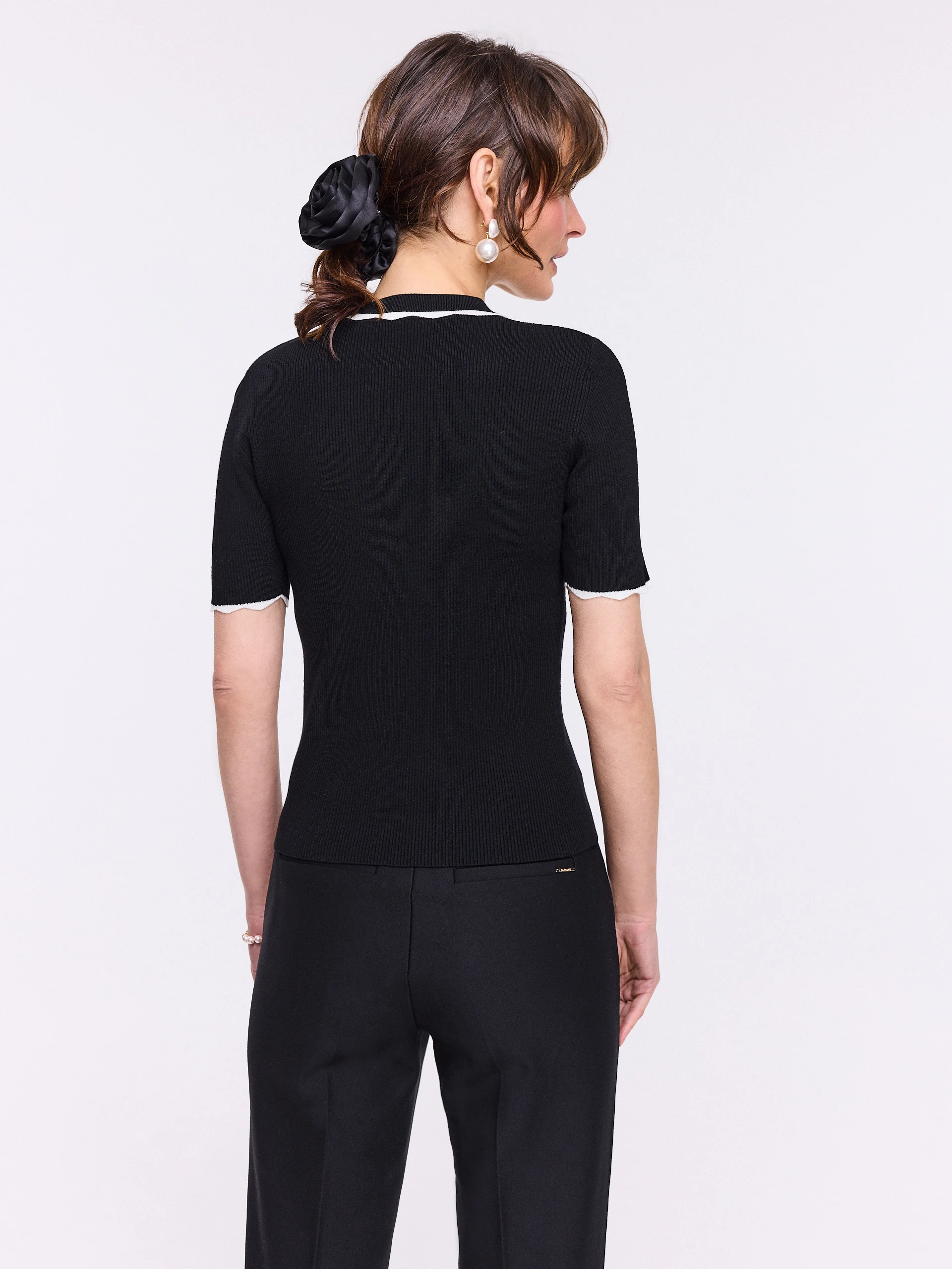 Black short-sleeved sweater with collar