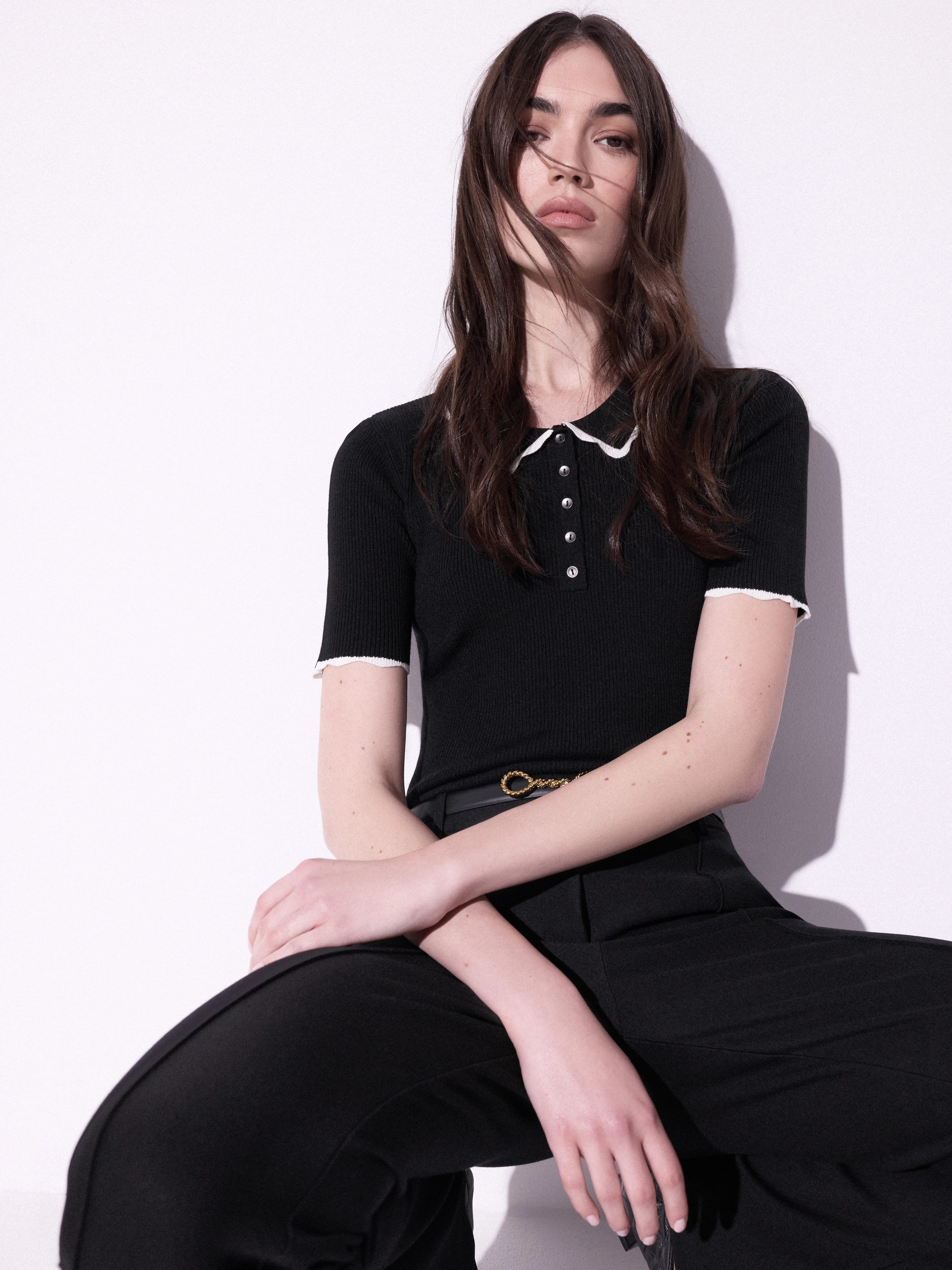 Black short-sleeved sweater with collar