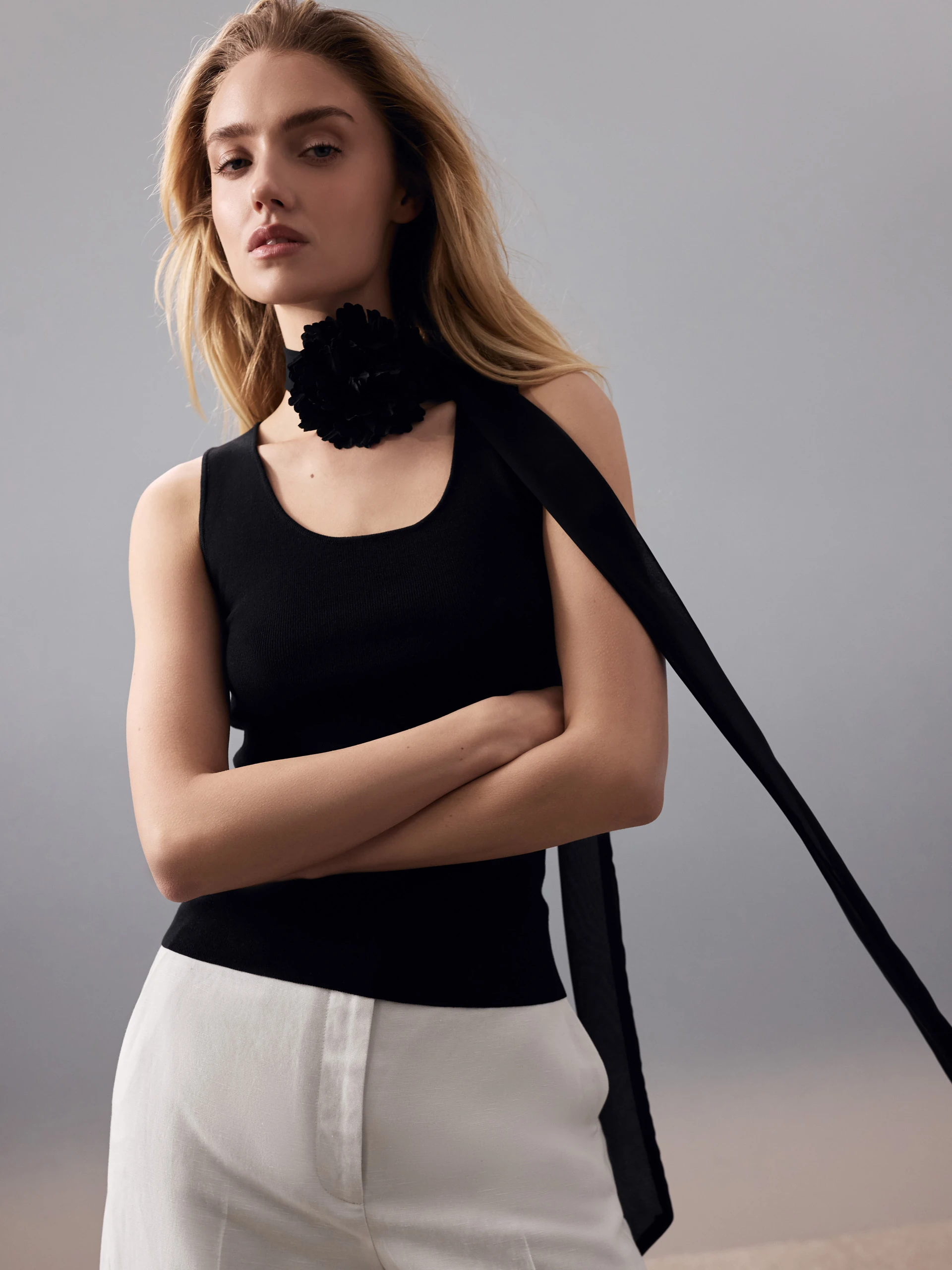 Fitted black top