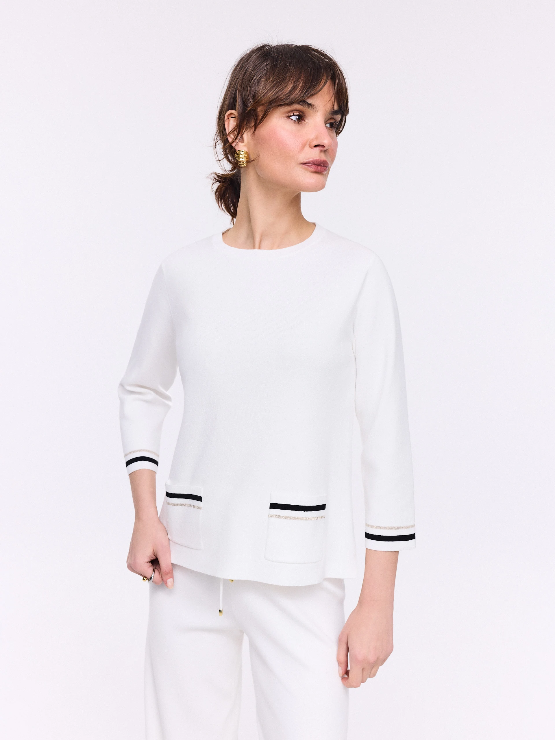 Lekki sweter z ozdobnymi lamówkami w kolorze écru