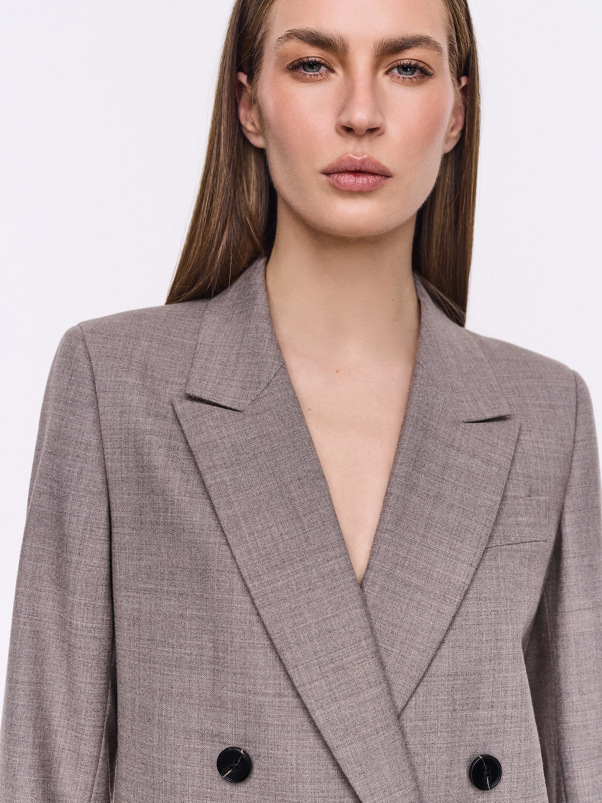 Elegancka dwurzędowa marynarka w kolorze taupe