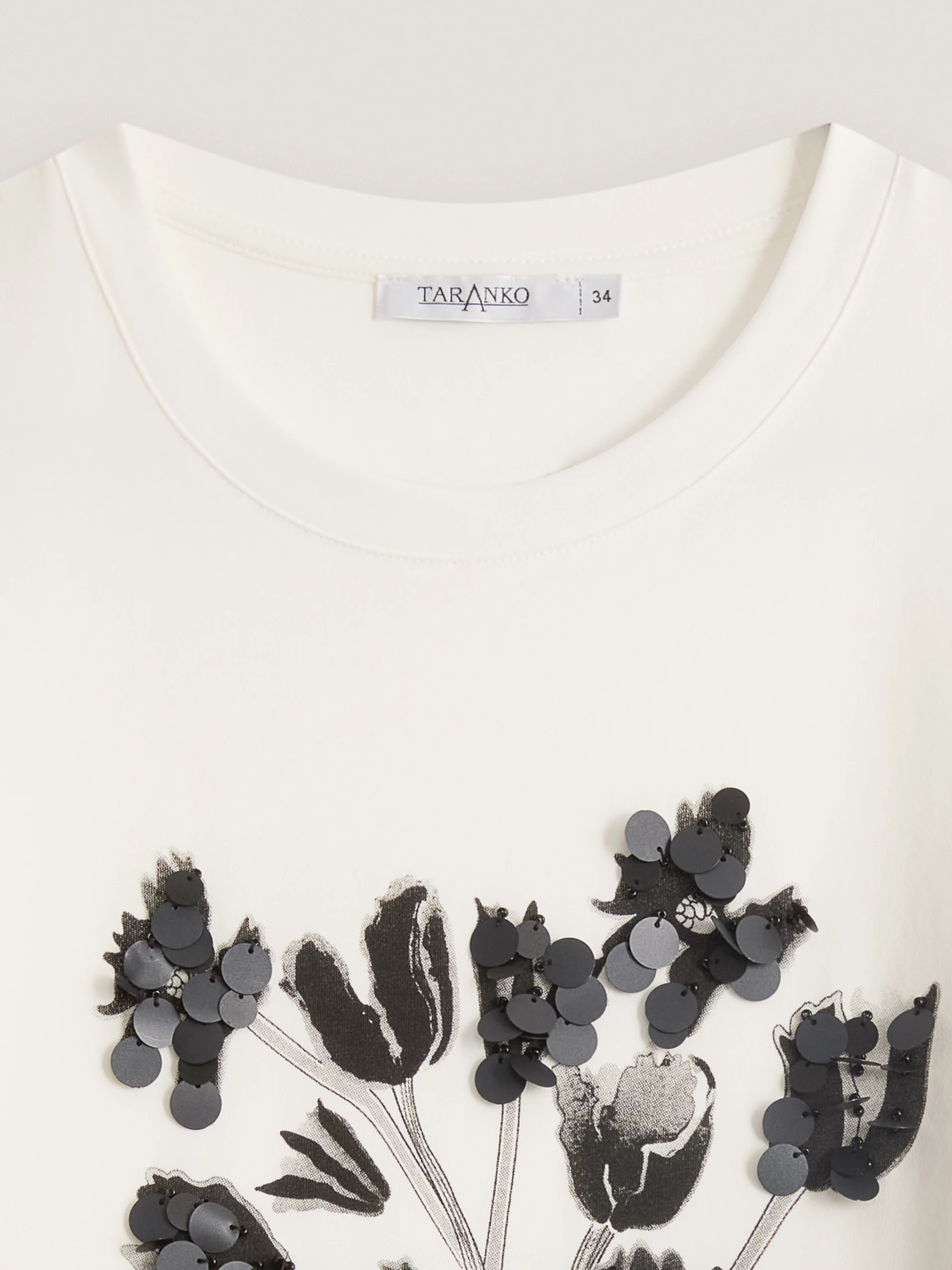 Biały T-shirt z kwiatowym nadrukiem