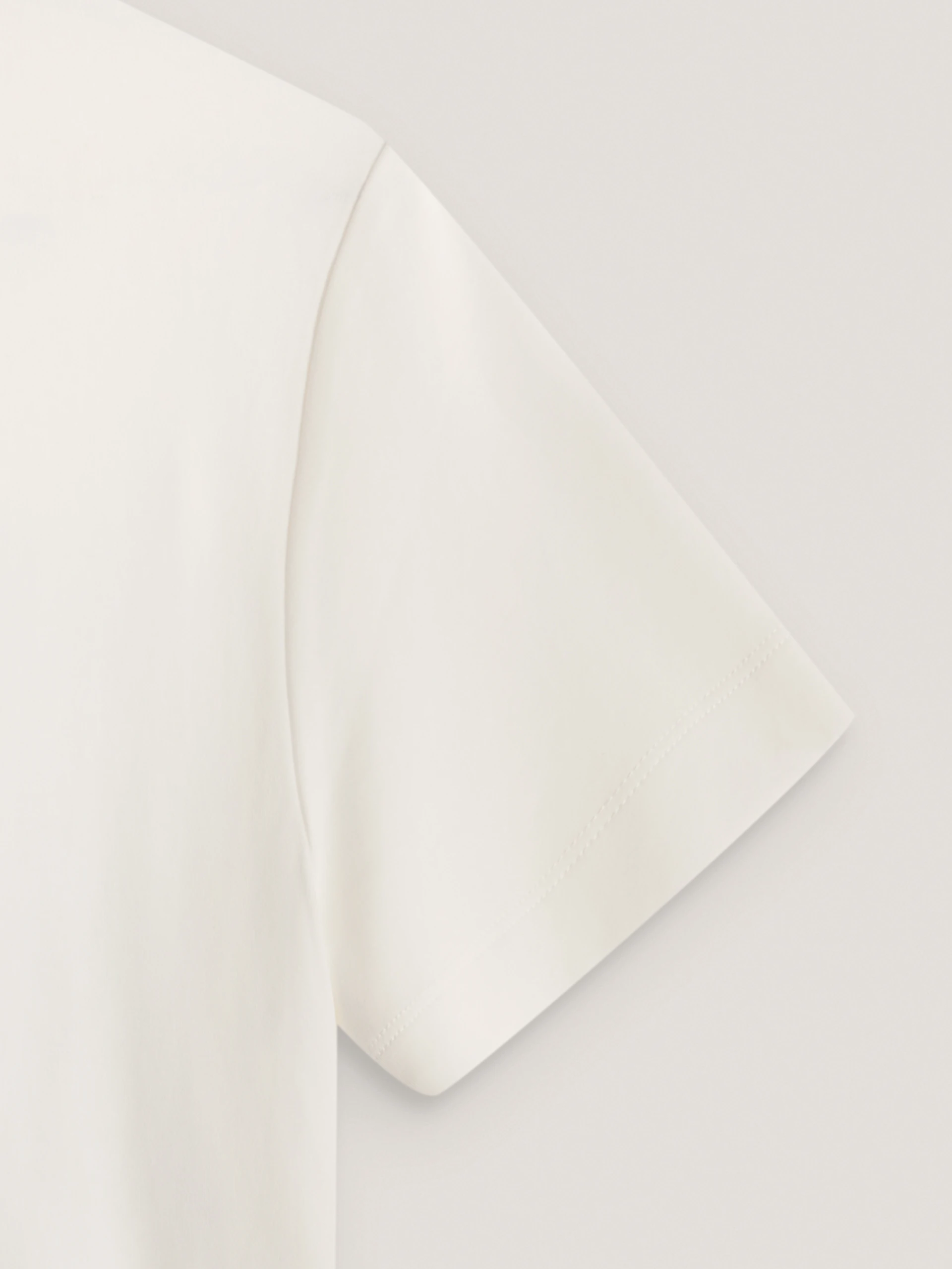Biały T-shirt z kwiatowym nadrukiem