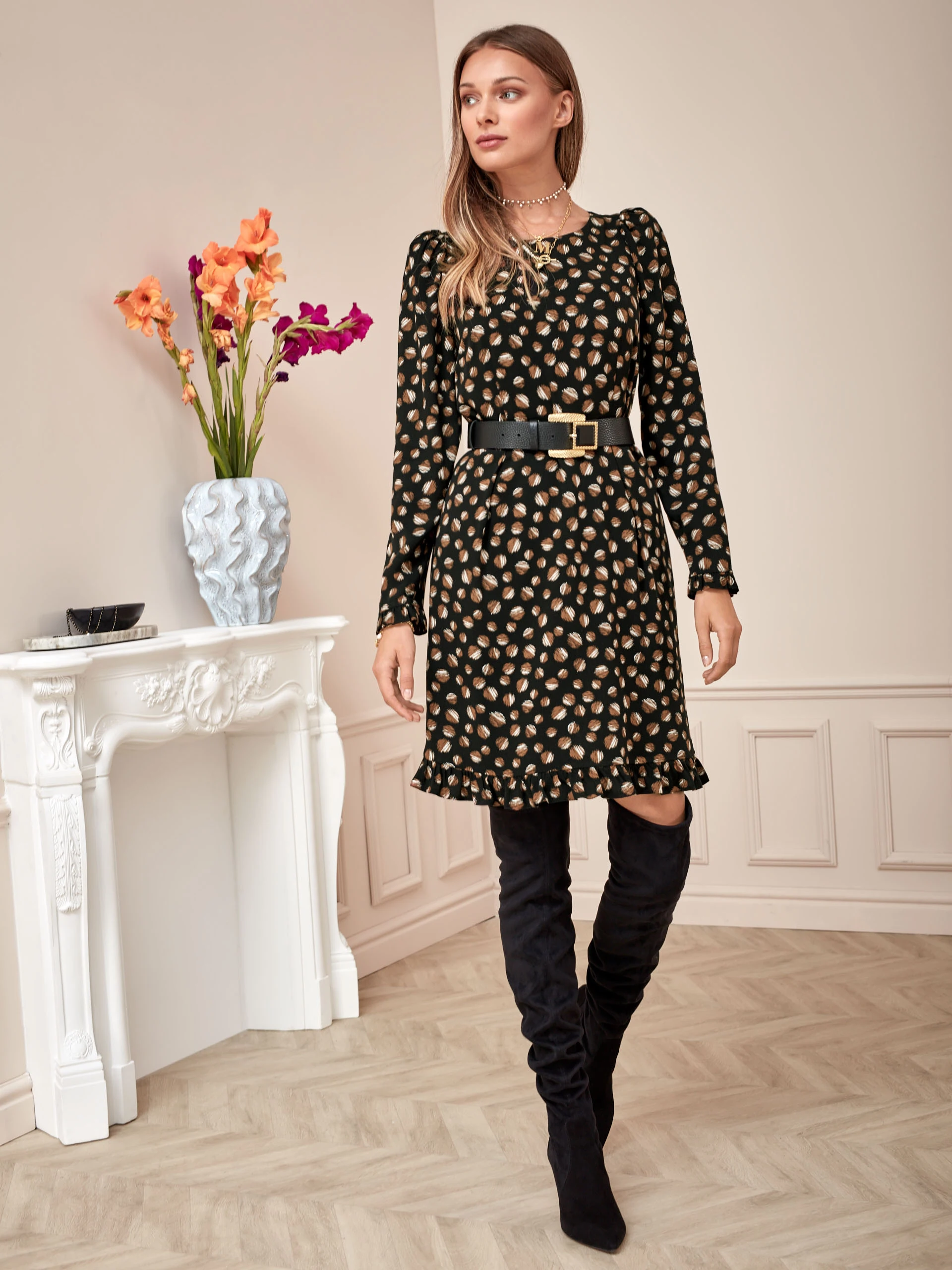 PATTERNED DRESS BEFORE THE KNEE