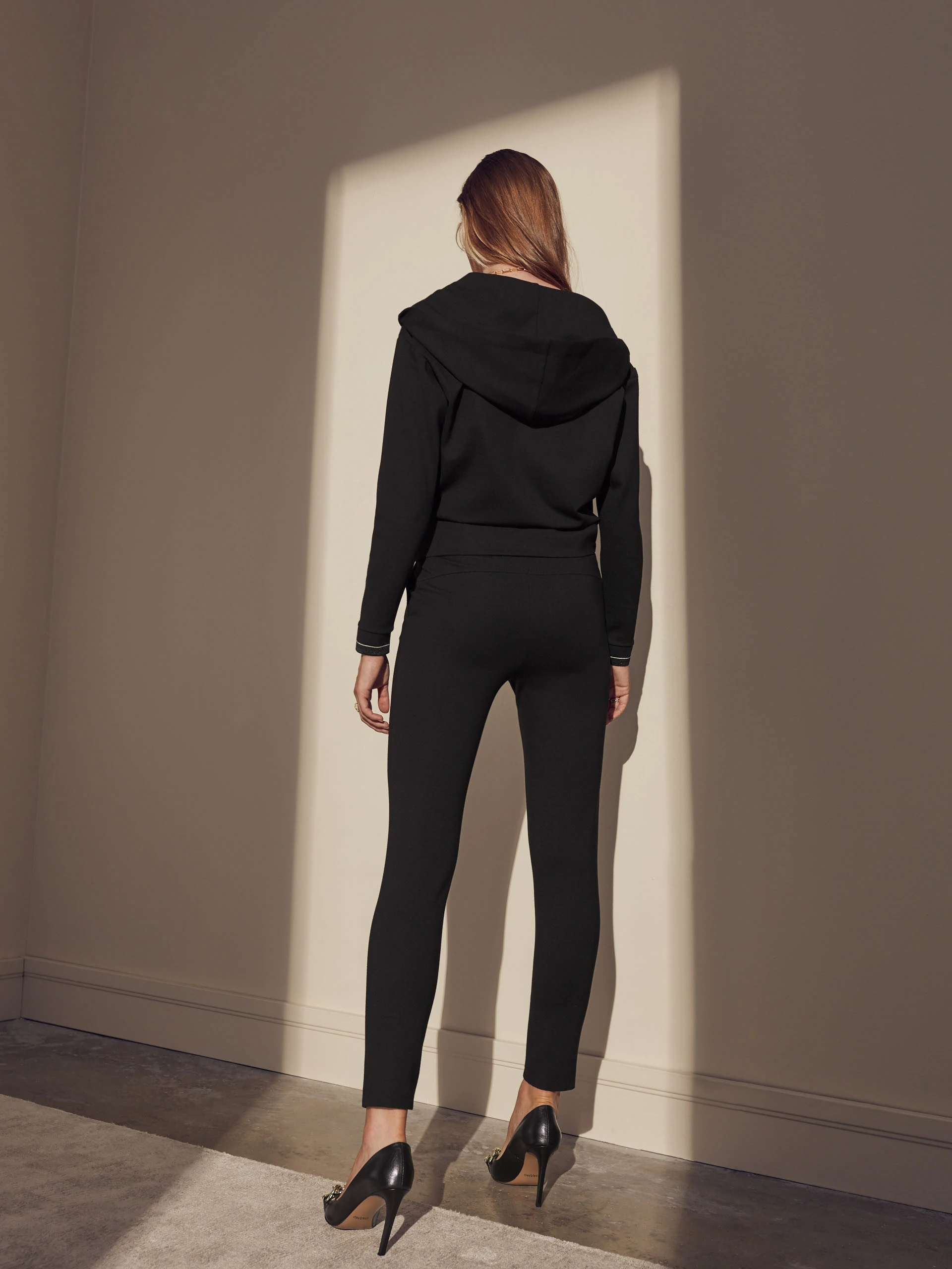 Short black sweatshirt