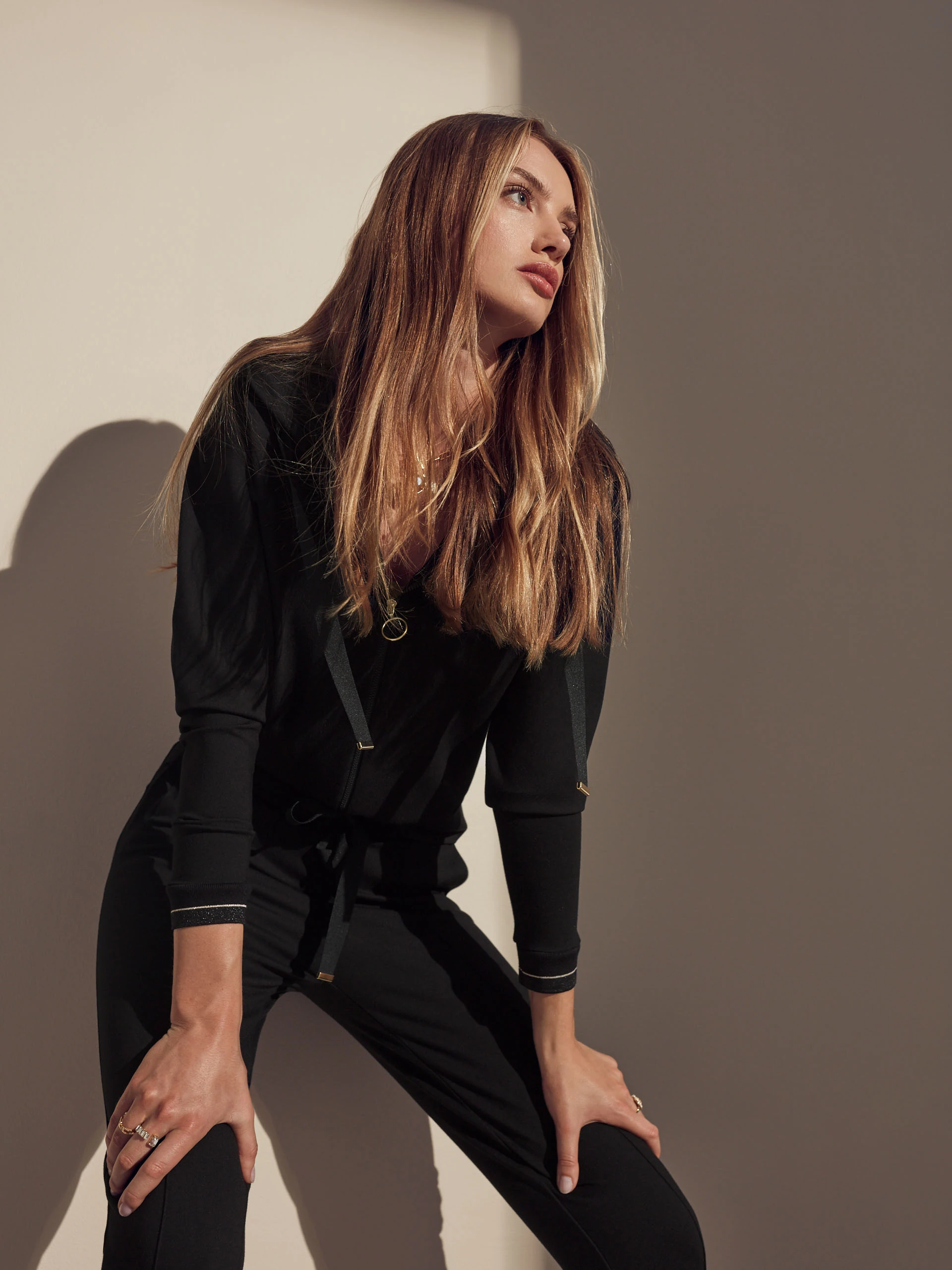 Short black sweatshirt