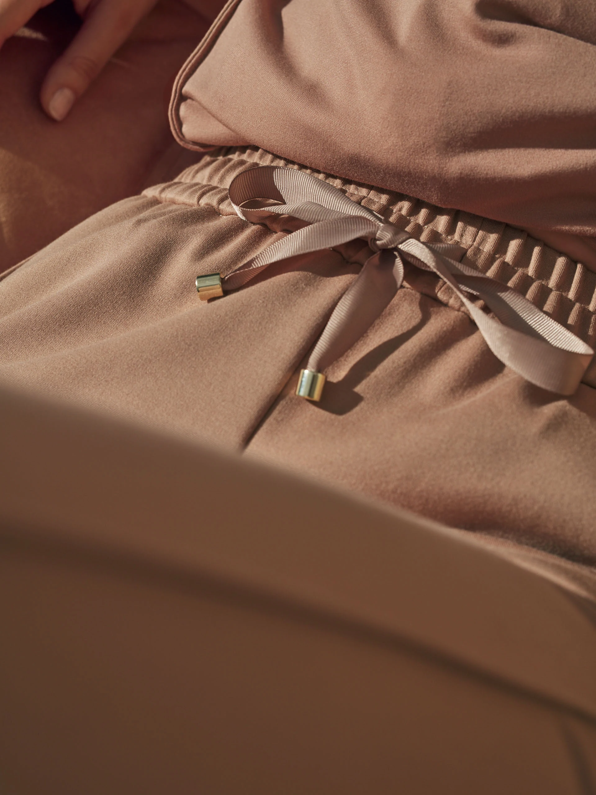 Camel jeggings with elastic band