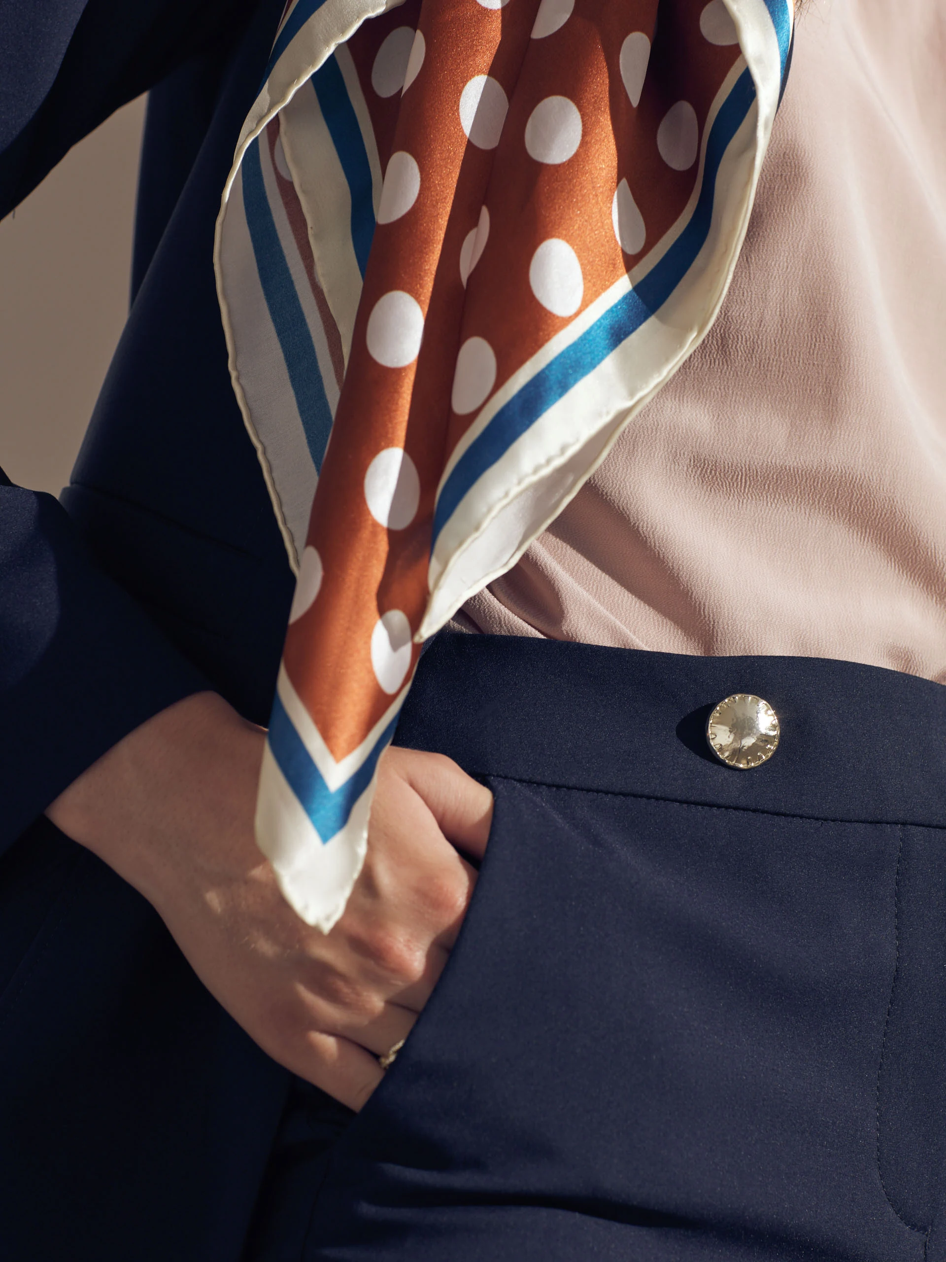 Suit trousers in navy blue