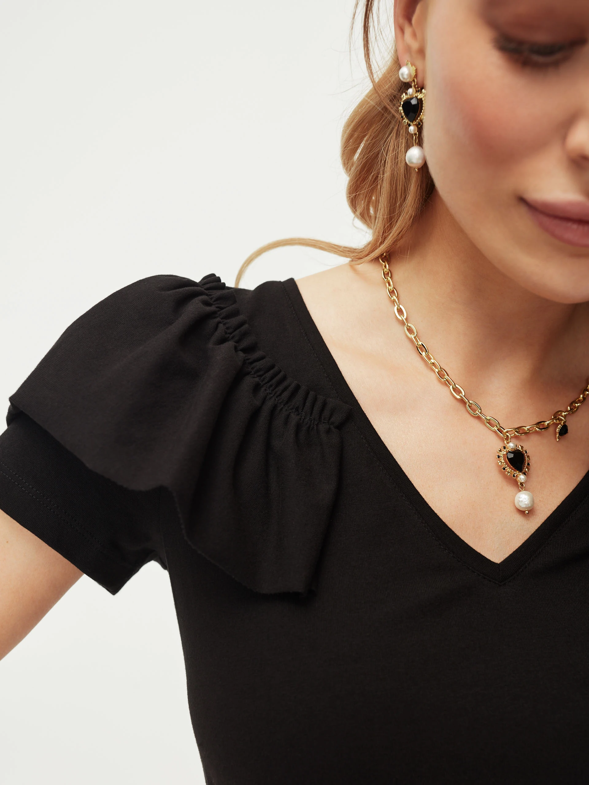Black blouse with sleeves frills