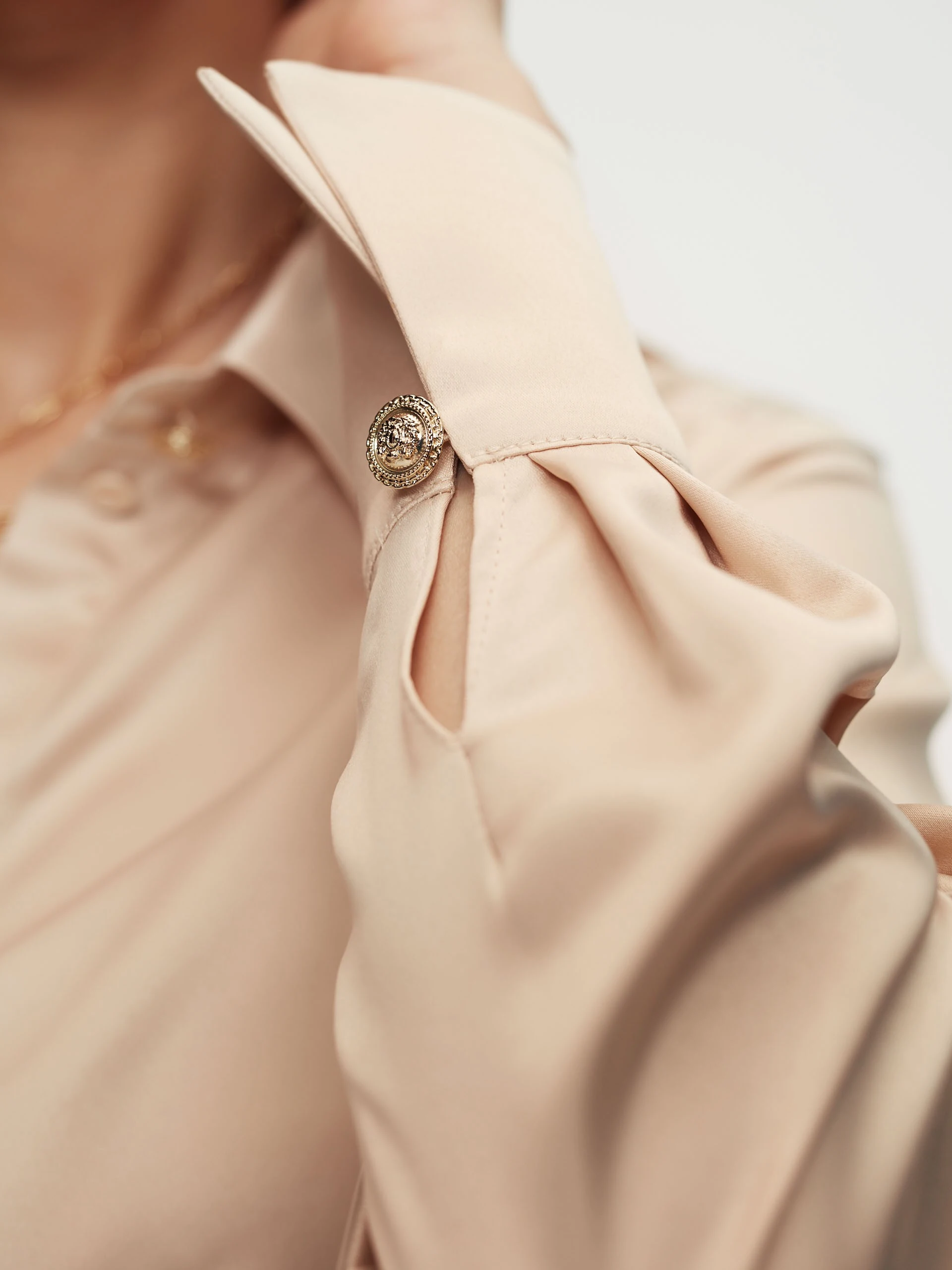 Elegant shirt in beige
