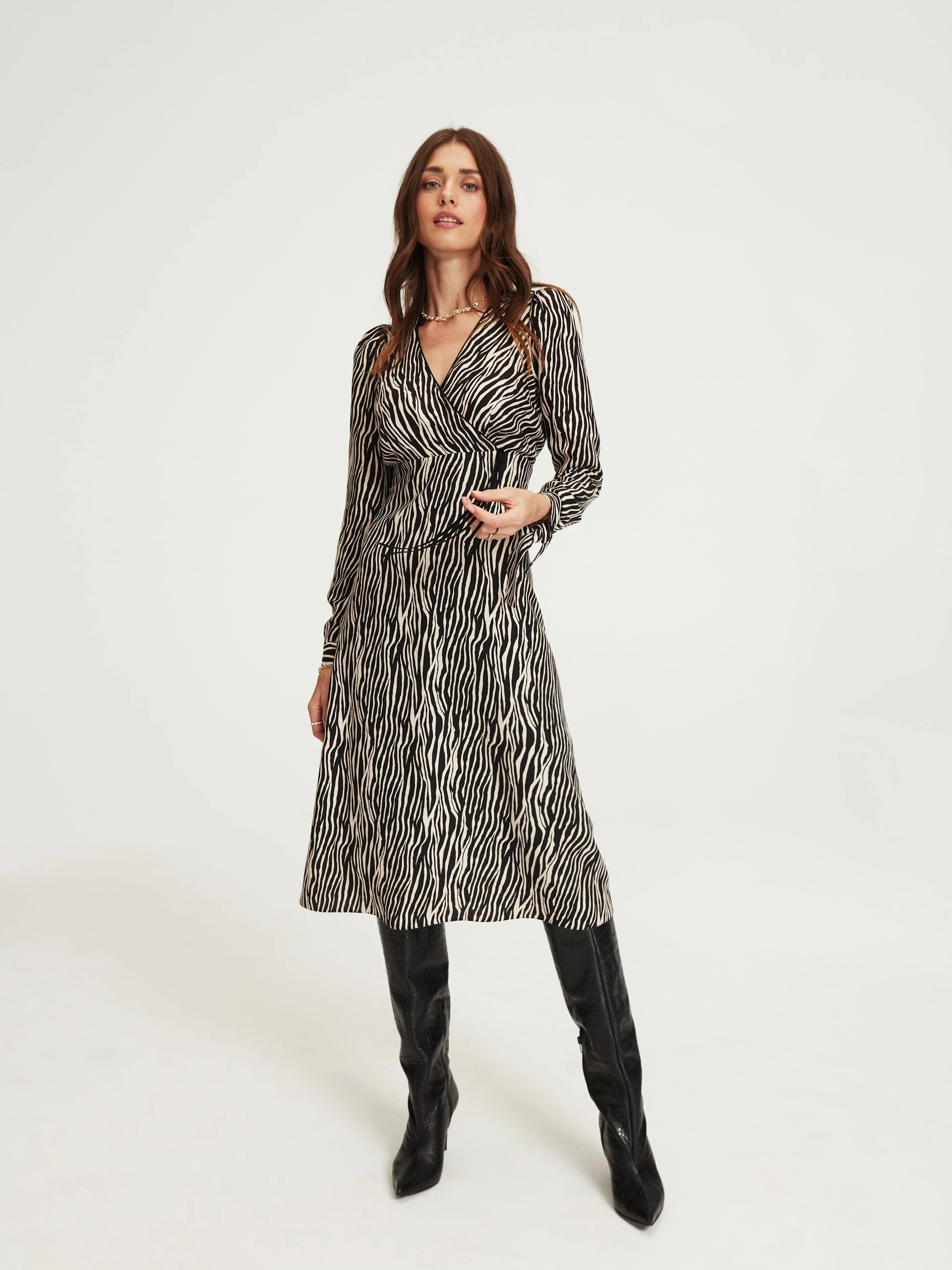 Midi dress with black and white pattern