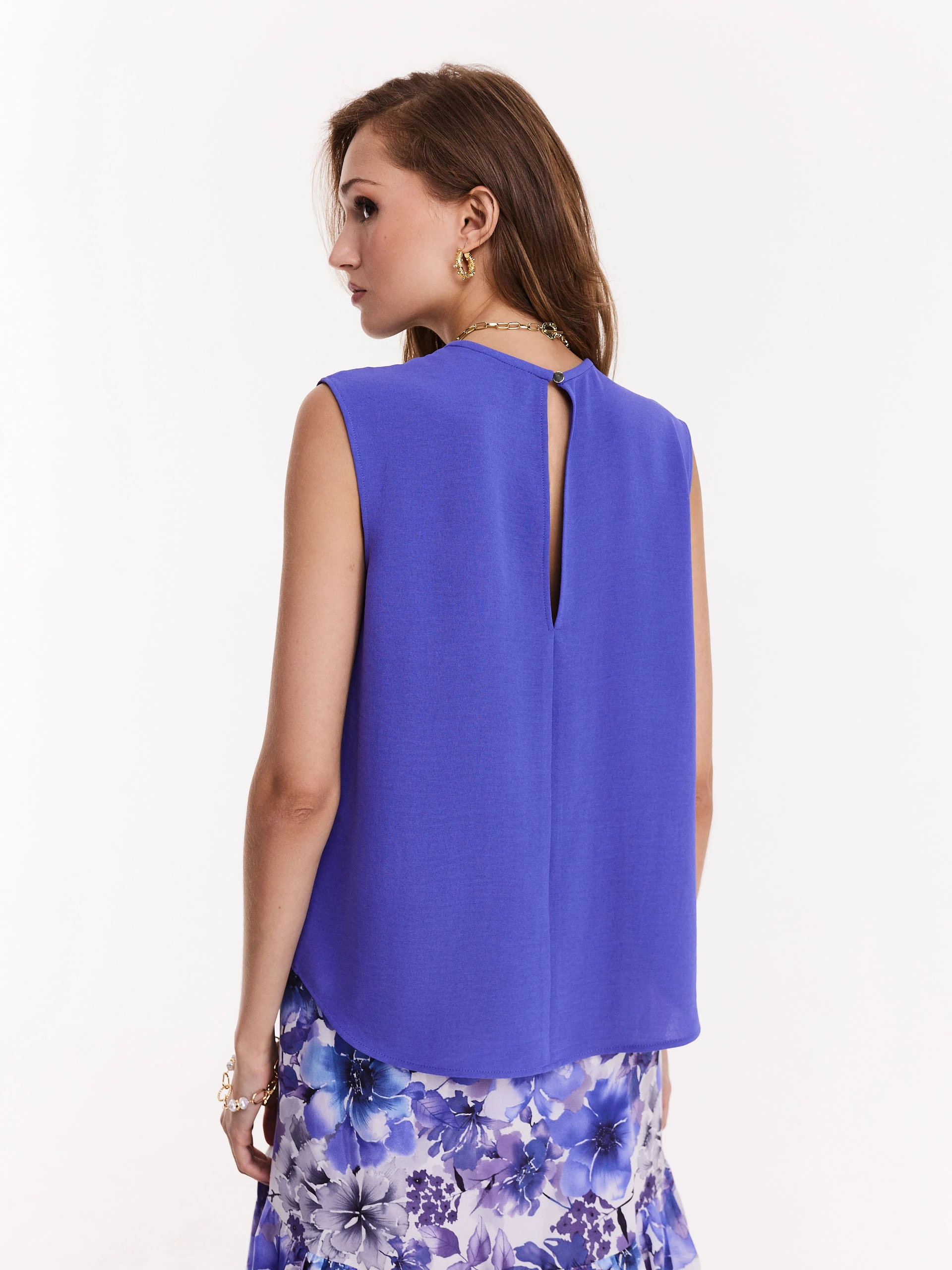Cornflower blouse with a loose fit