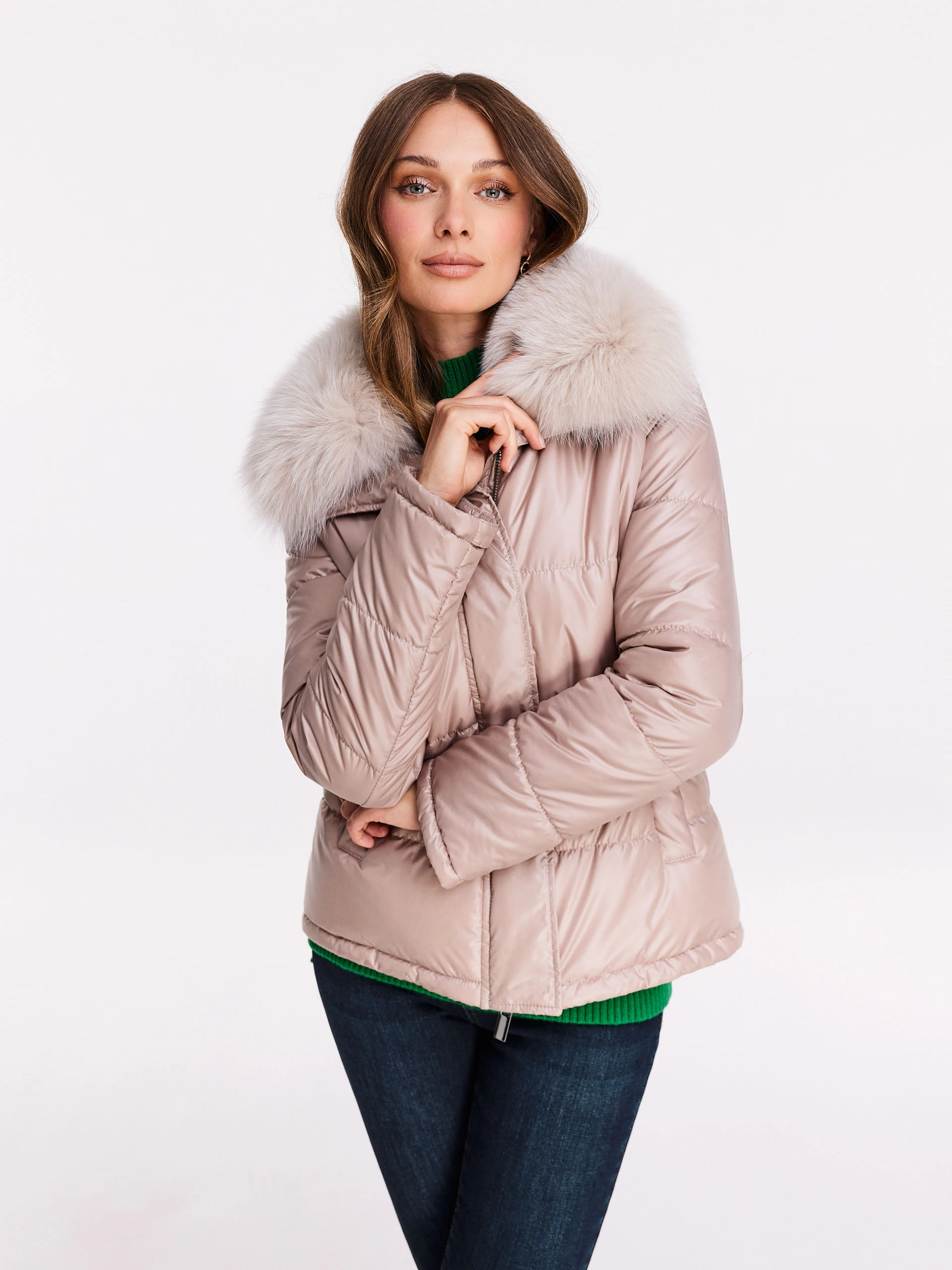 Short jacket with collar