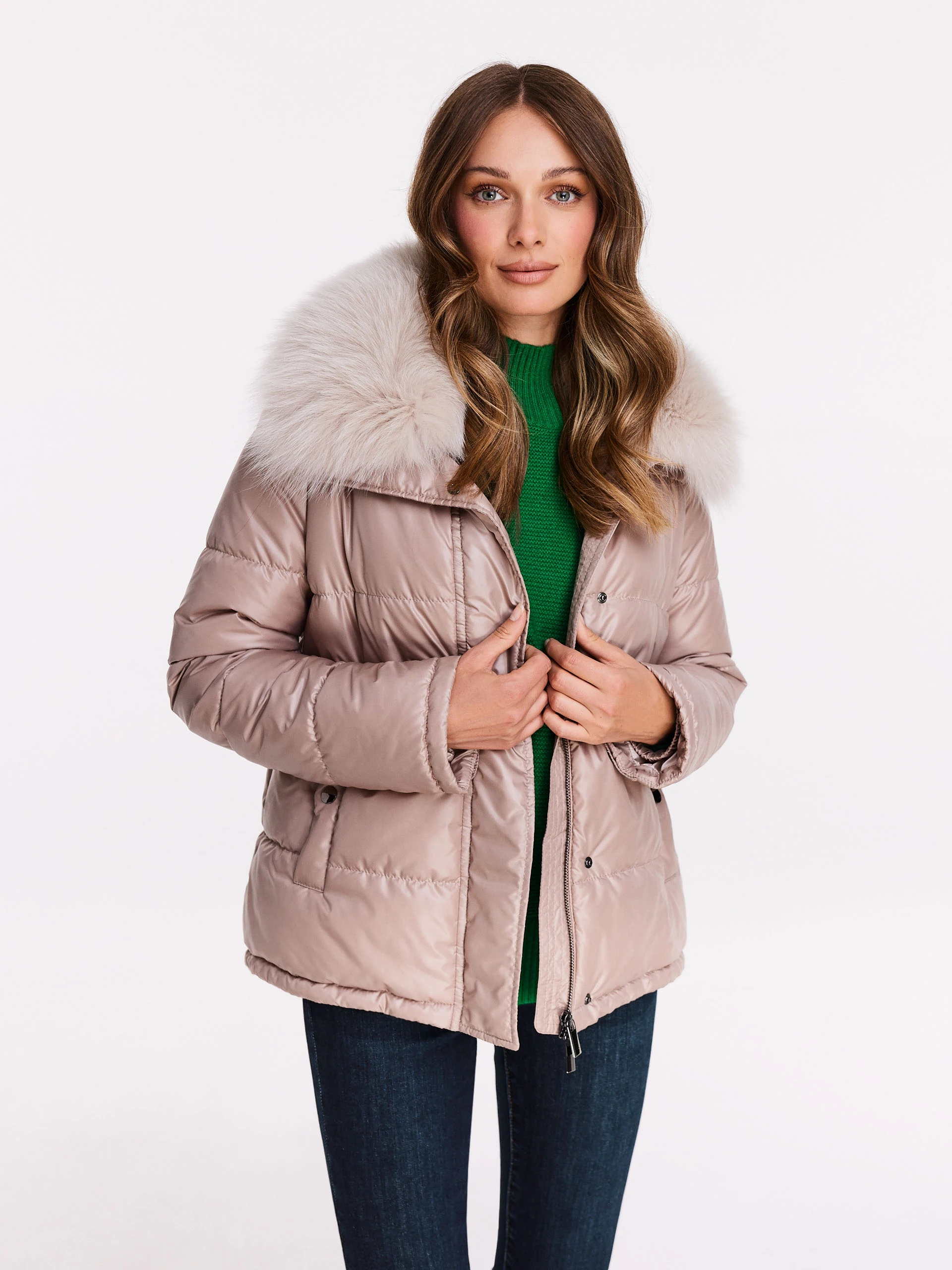 Short jacket with collar