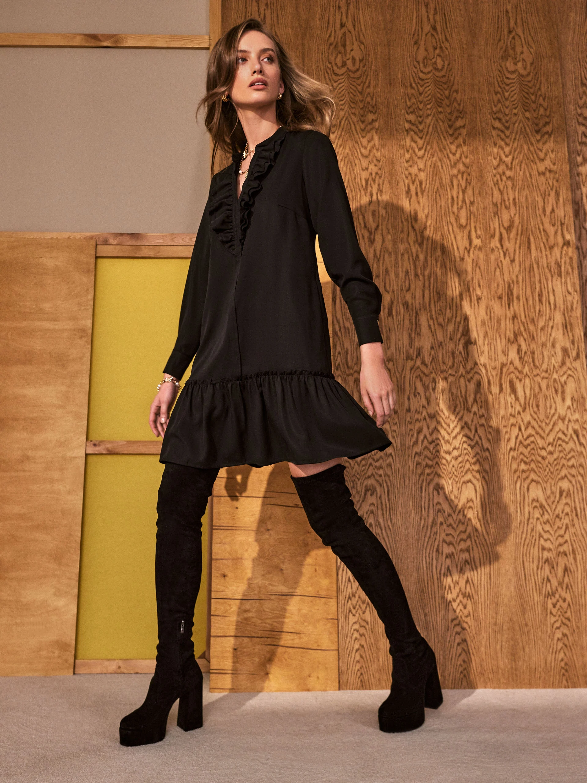 Short black dress with ruffle