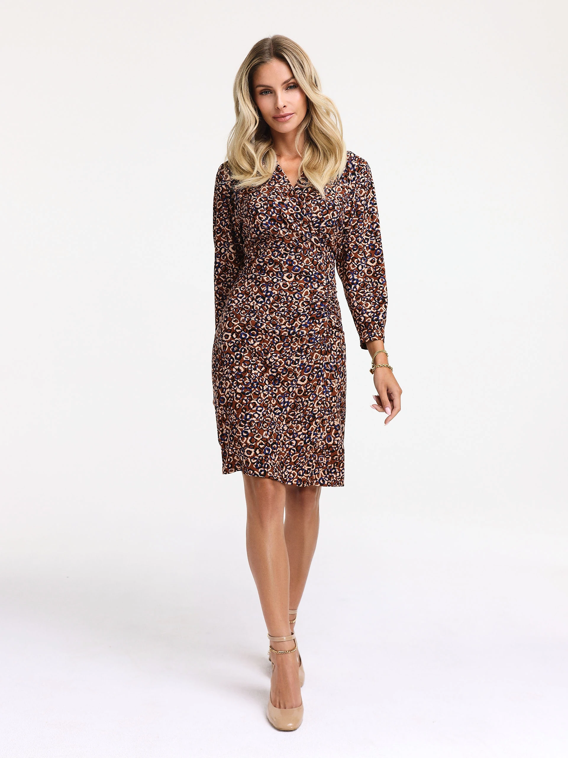 Fitted viscose dress with abstract pattern