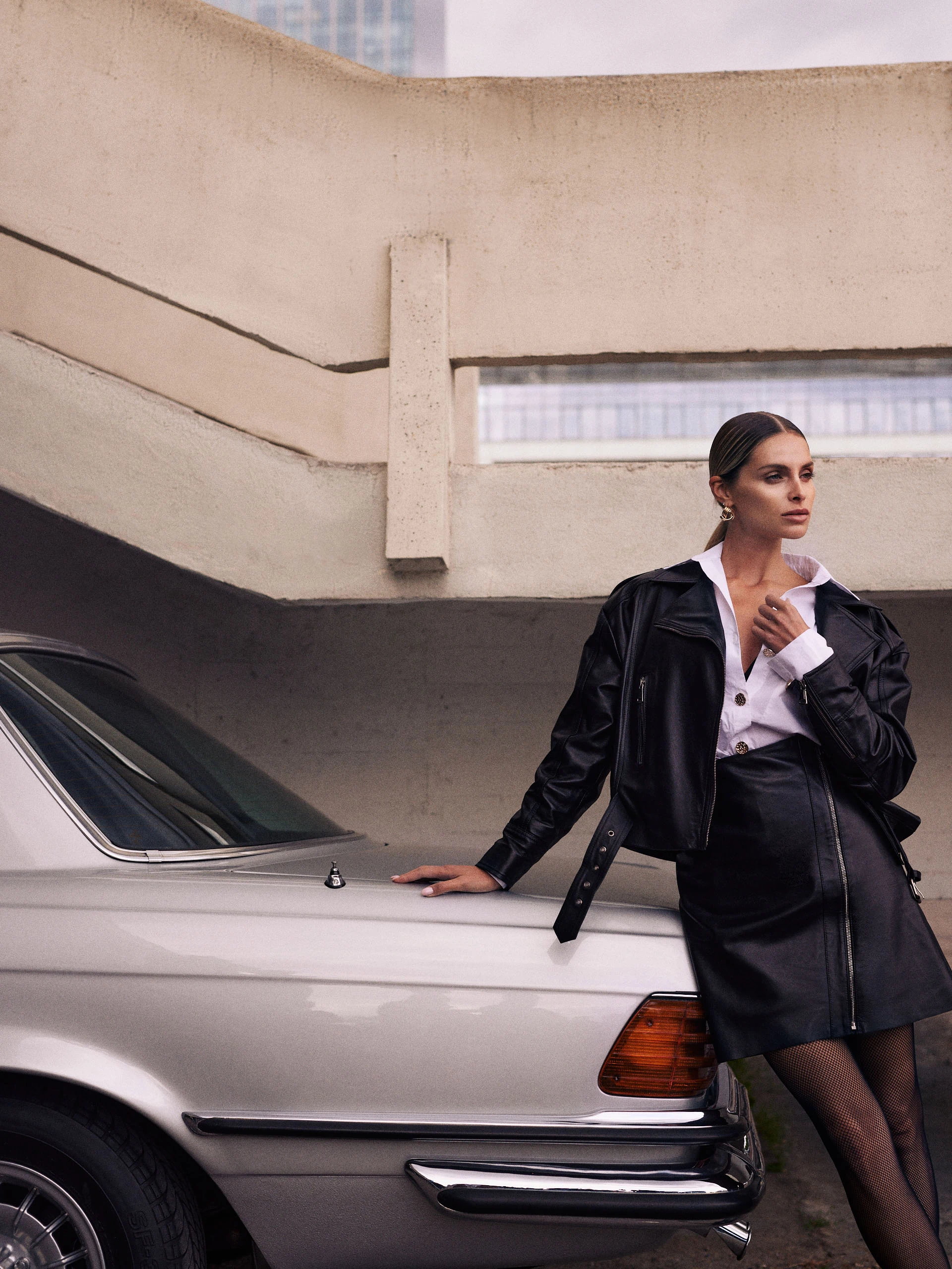Fitted natural leather pencil skirt