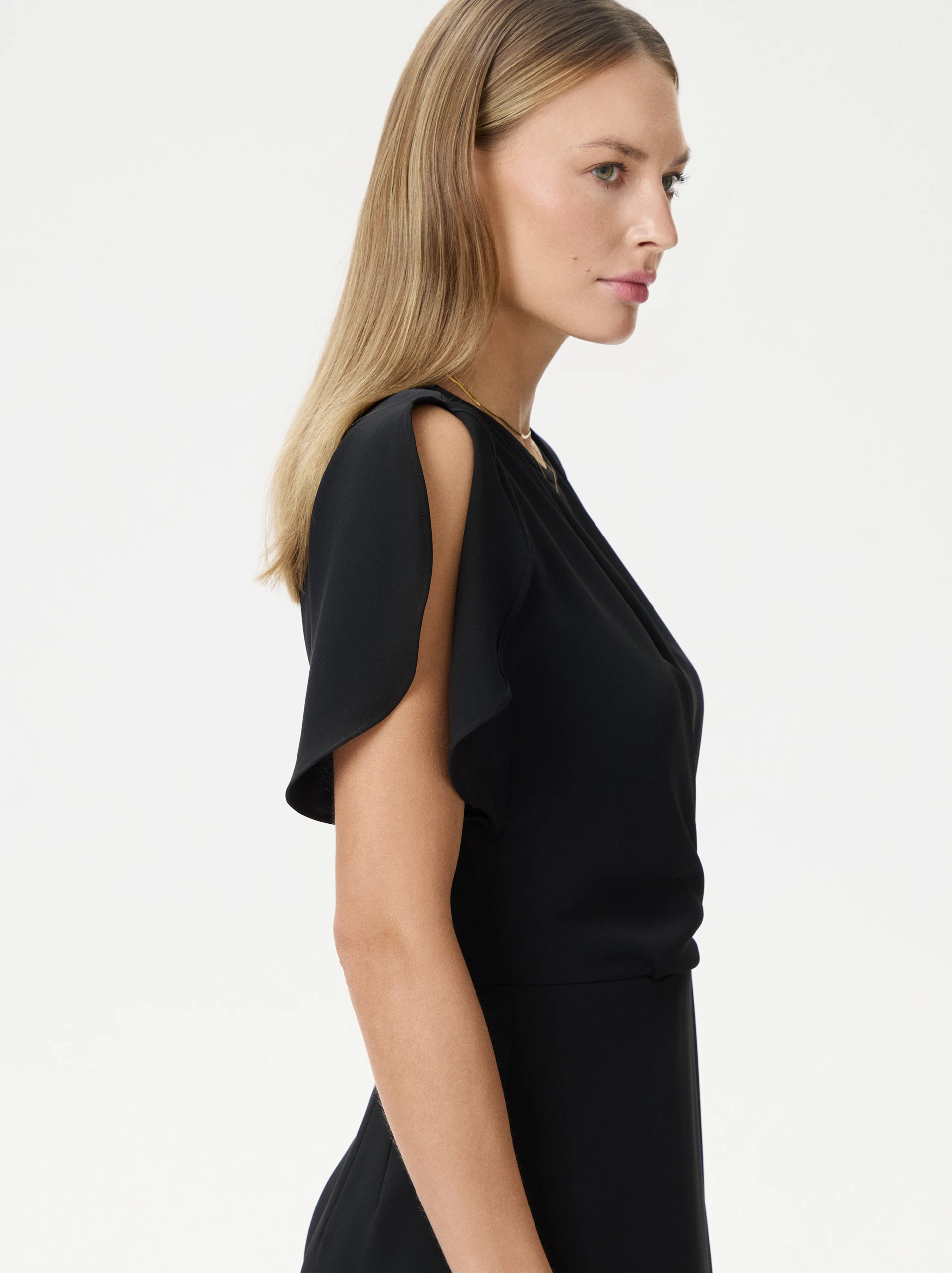 Elegant black jumpsuit with wide legs