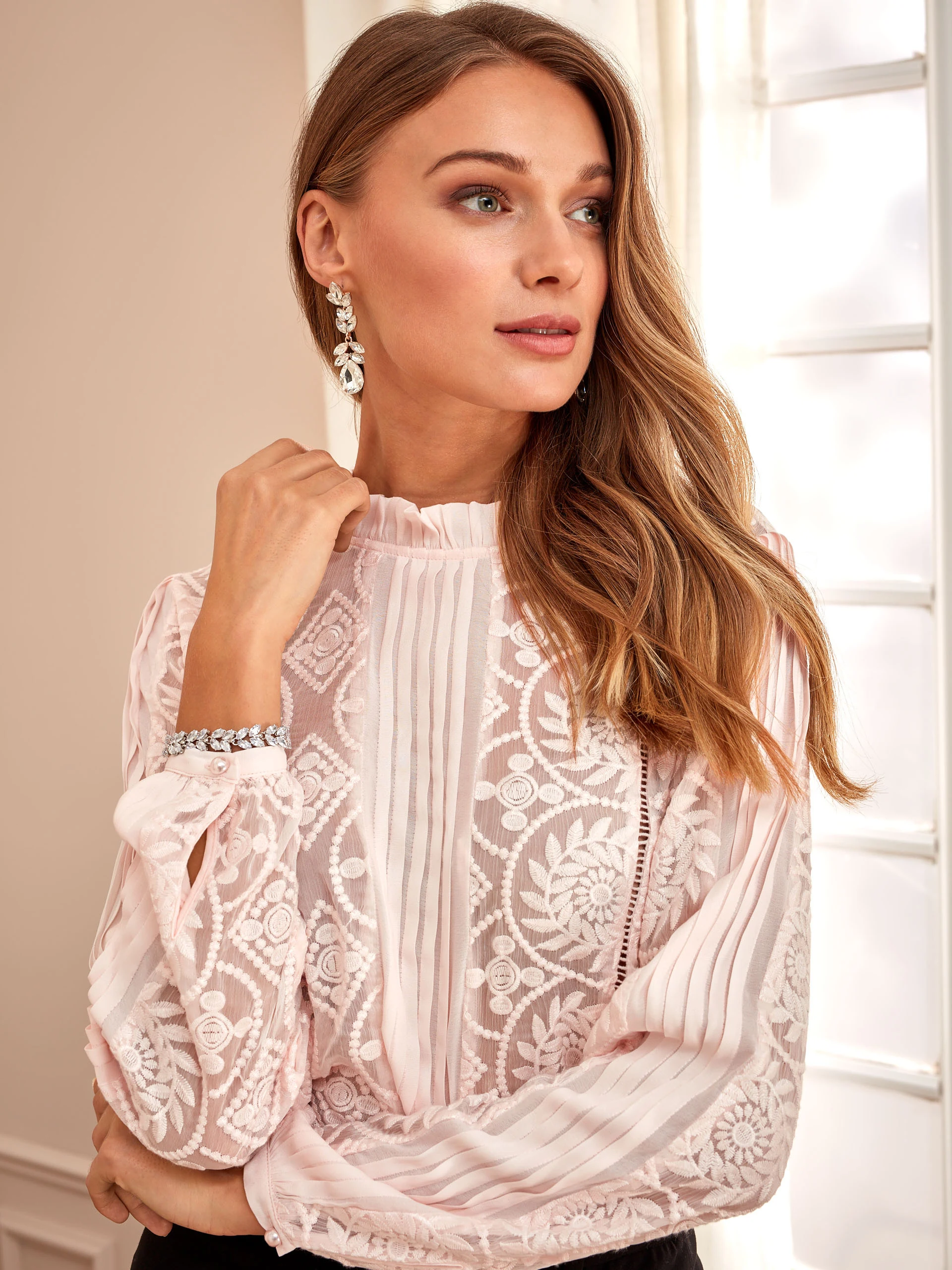 POWDER LACE BLOUSE