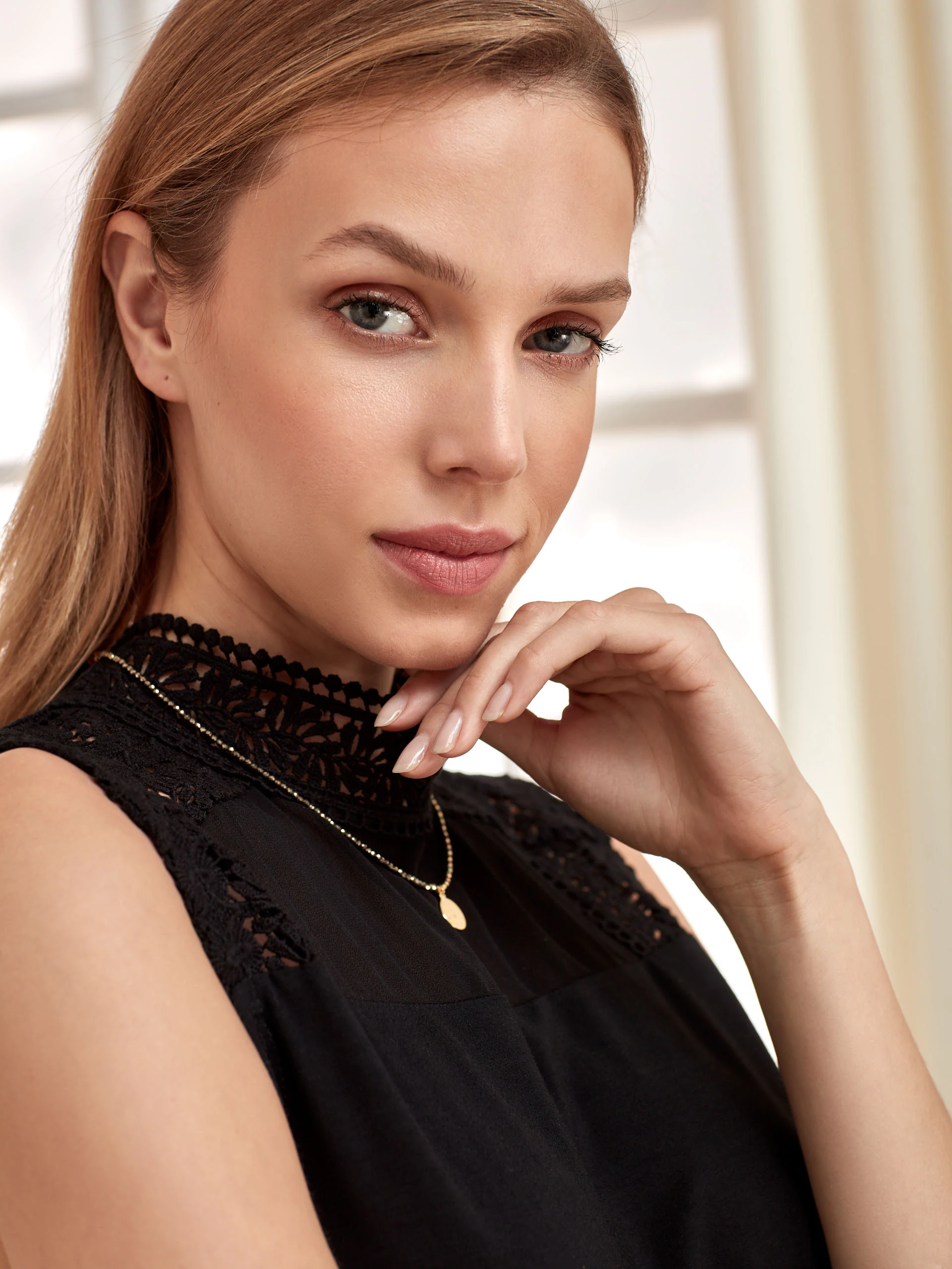 BLACK BLOUSE WITH LACE