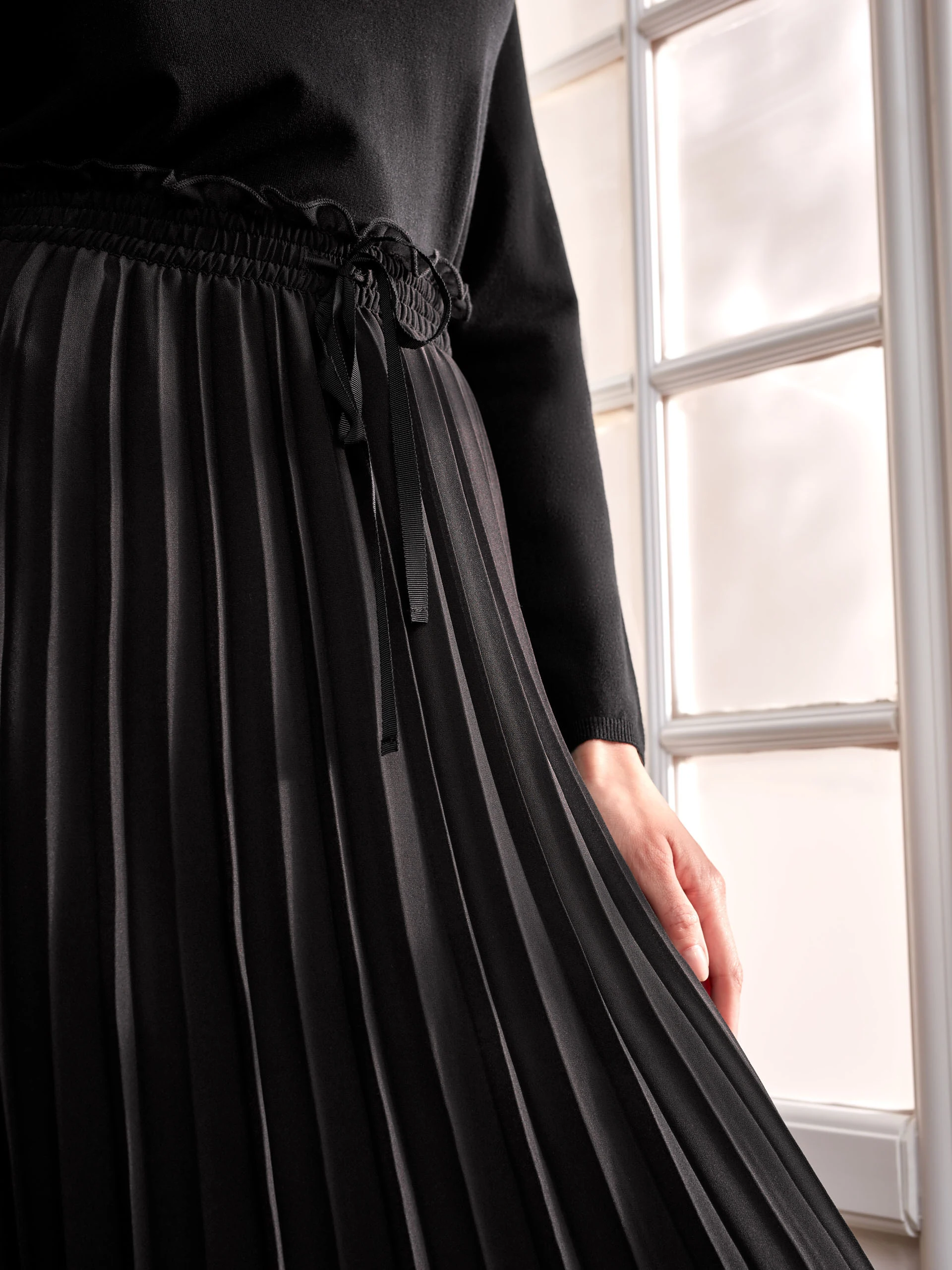 ELEGANT TURTLENECK IN BLACK COLOR