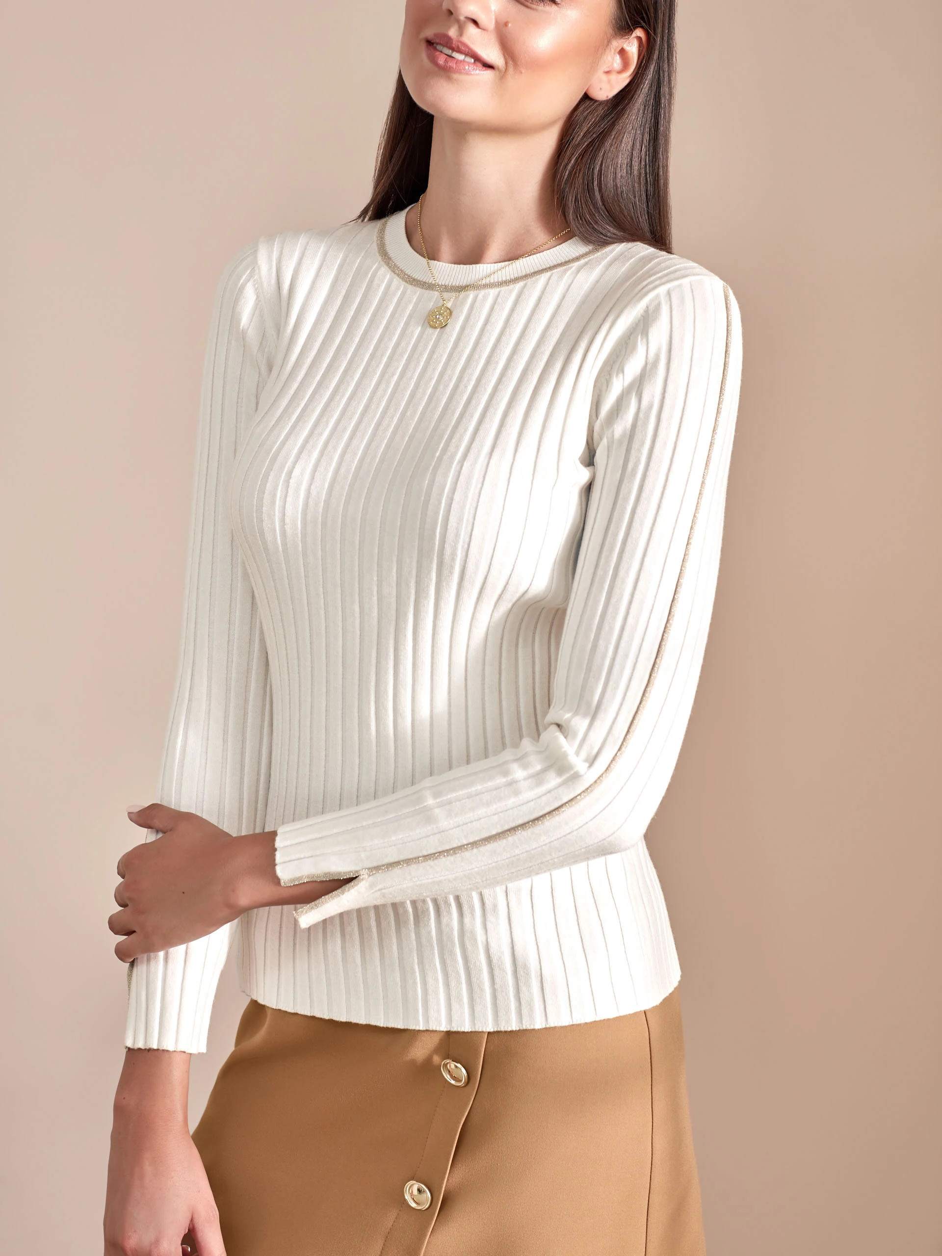 DOPASOWANY SWETER ECRU