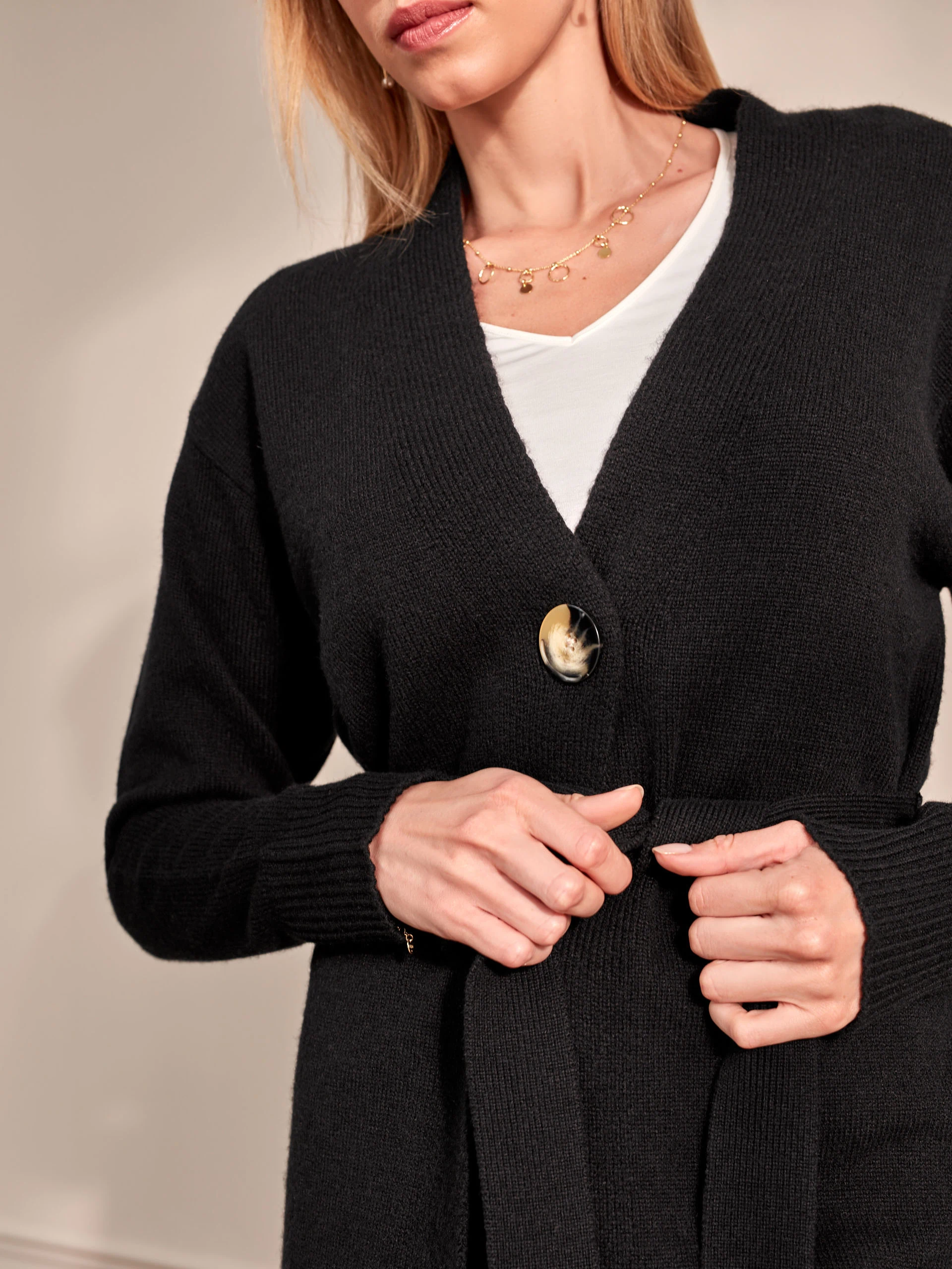 BLACK BUTTON SWEATER