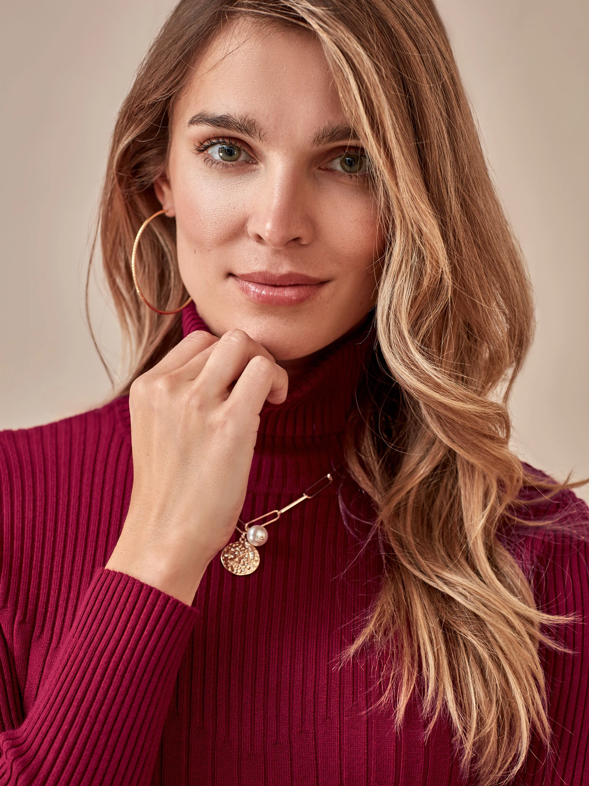 TURTLENECK IN THICKLY WOVEN RIBBED KNIT FABRIC