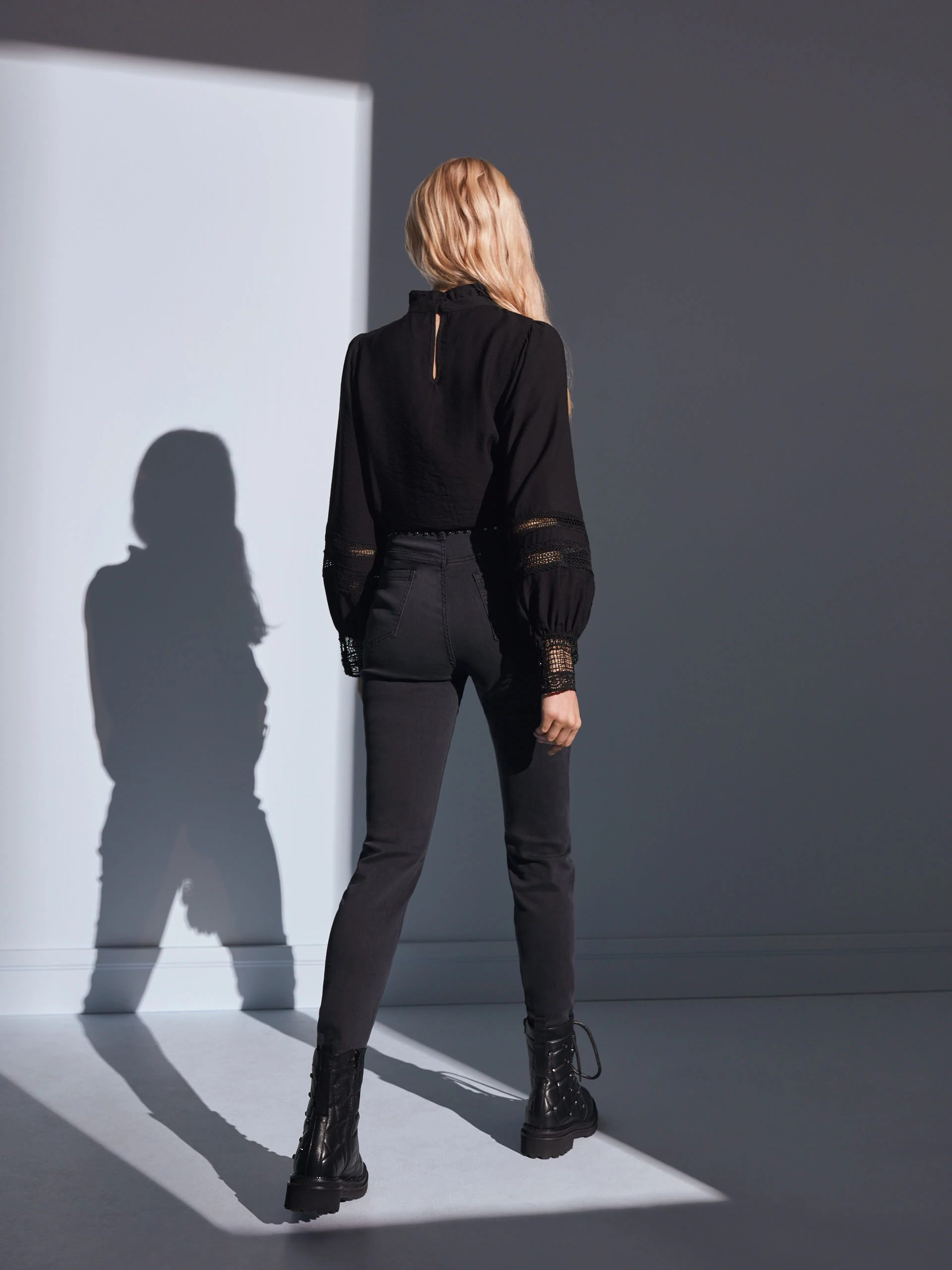 BLACK BLOUSE WITH LACE ELEMENTS