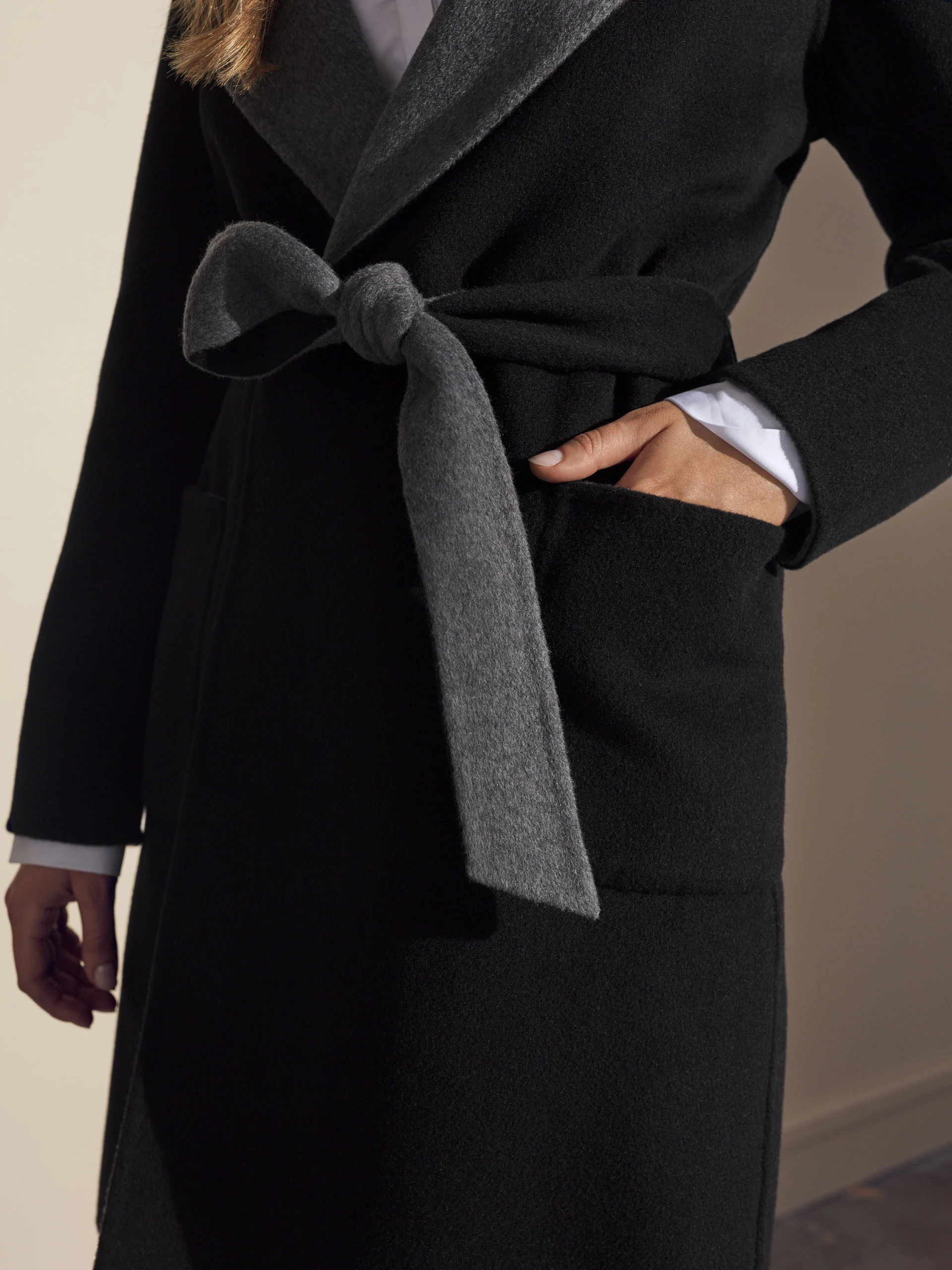 BLACK WOOL COAT WITH HOOD