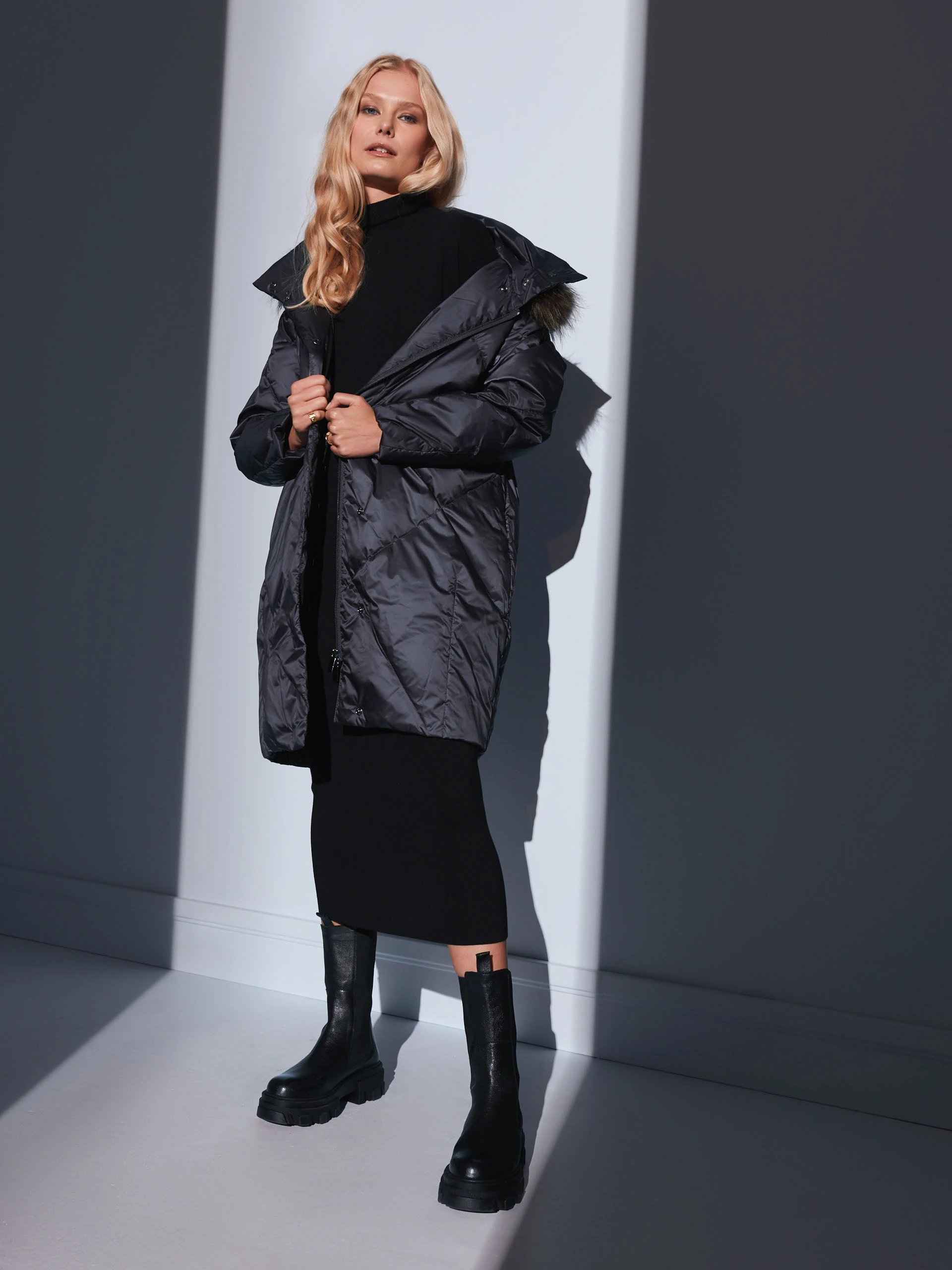 DOWN COAT WITH HOOD