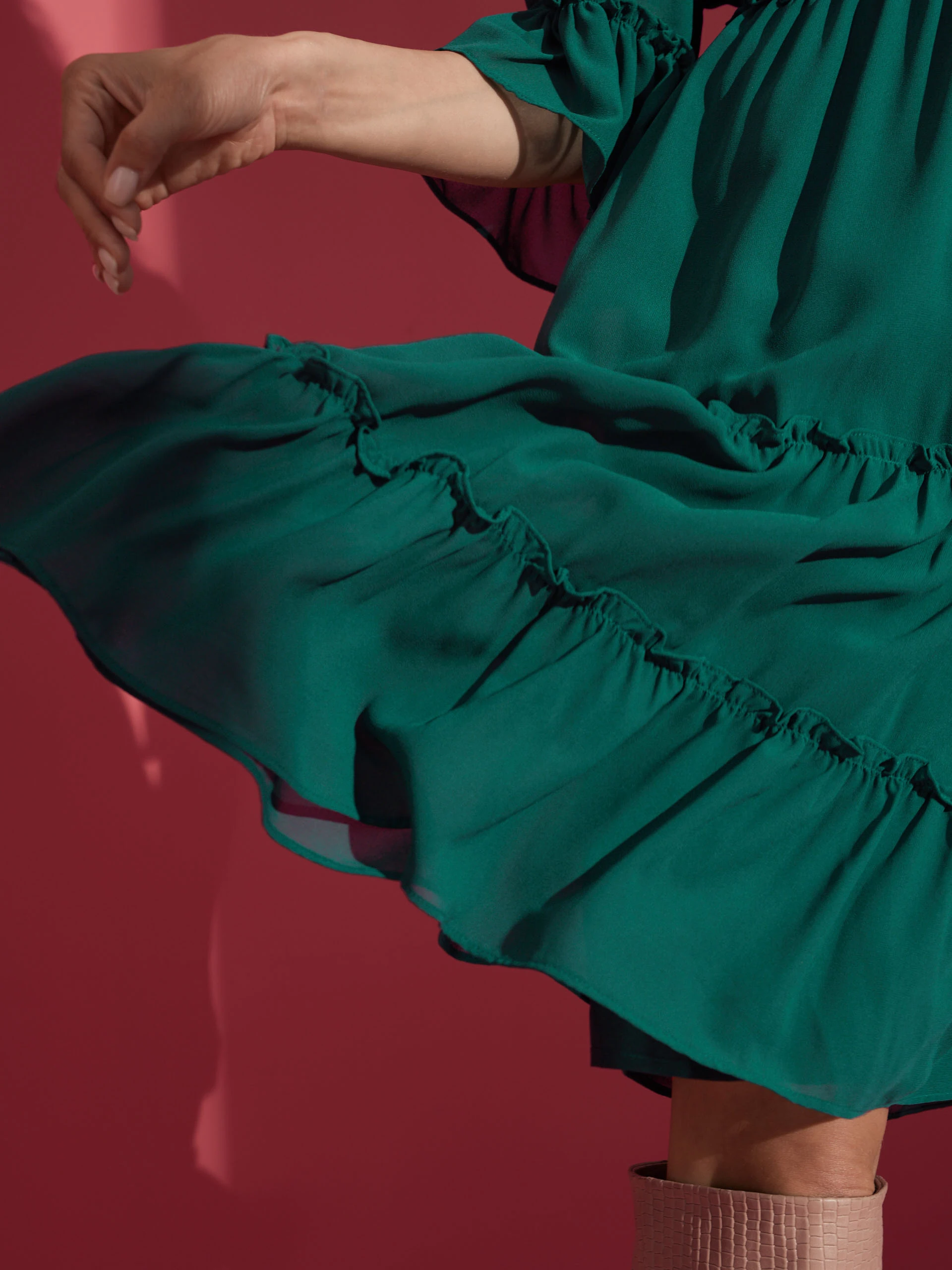 GREEN DRESS WITH BACK NECKLINE