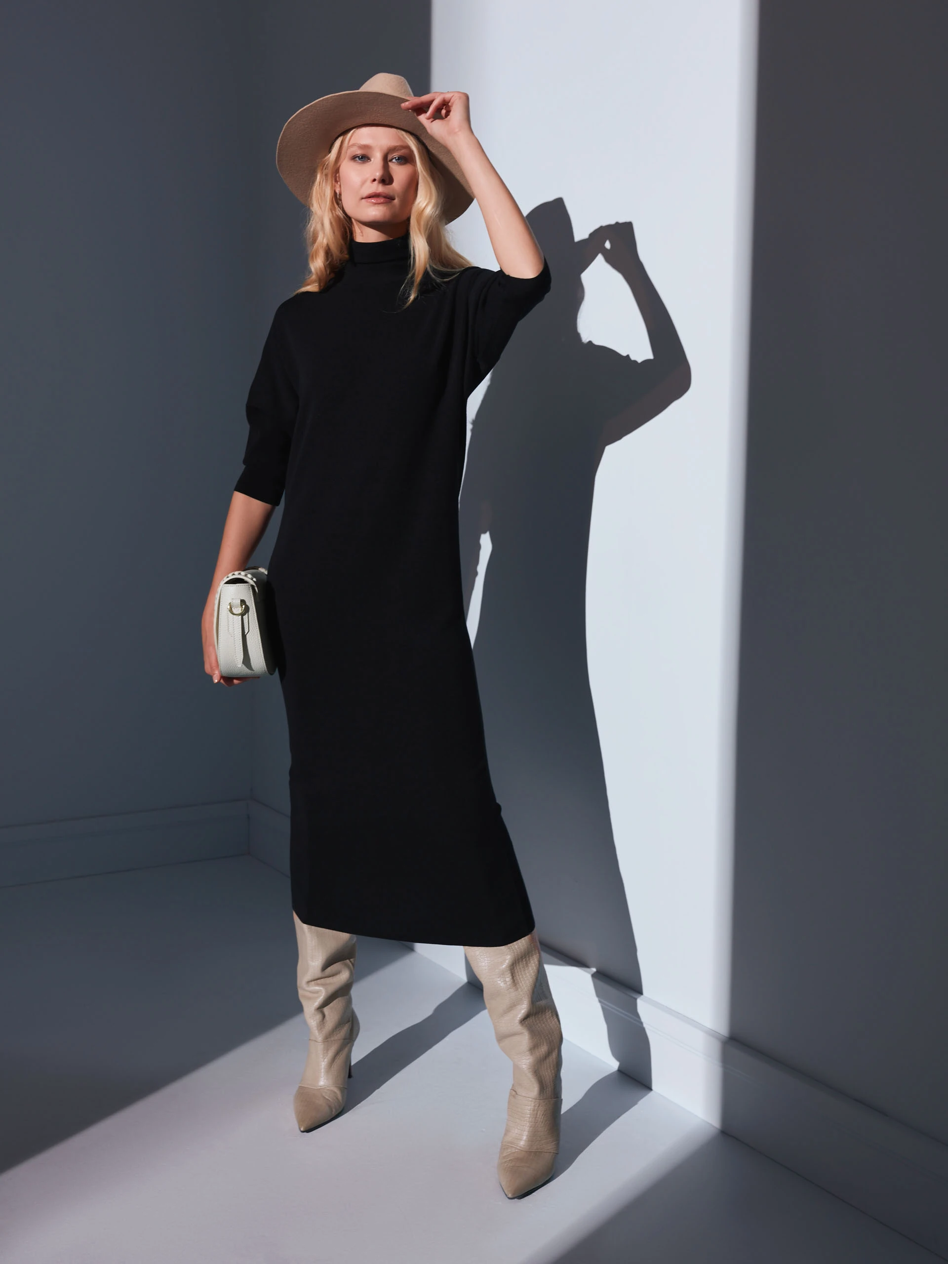 LONG KNITTED DRESS