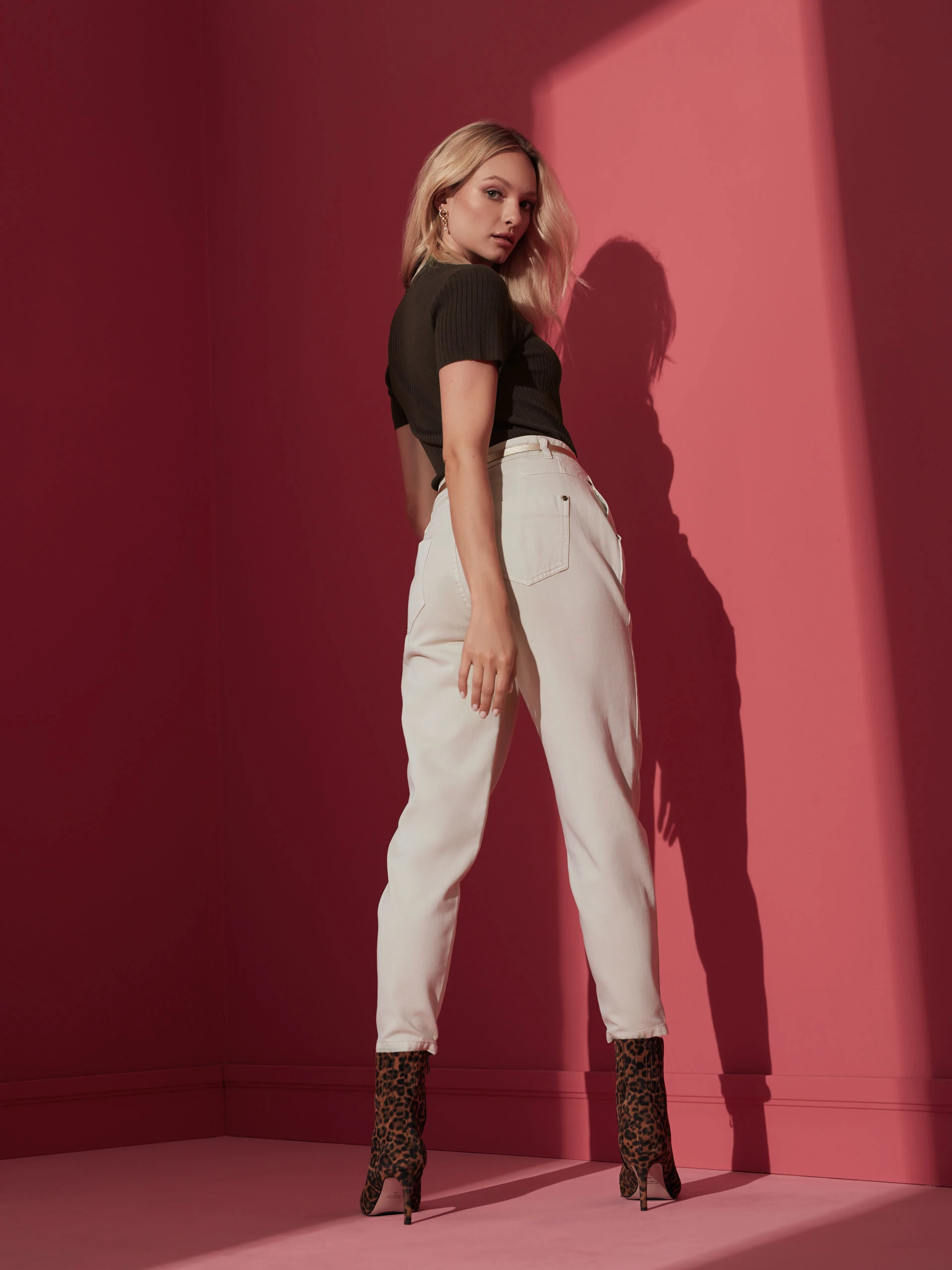 HIGH-WAISTED ECRU PANTS